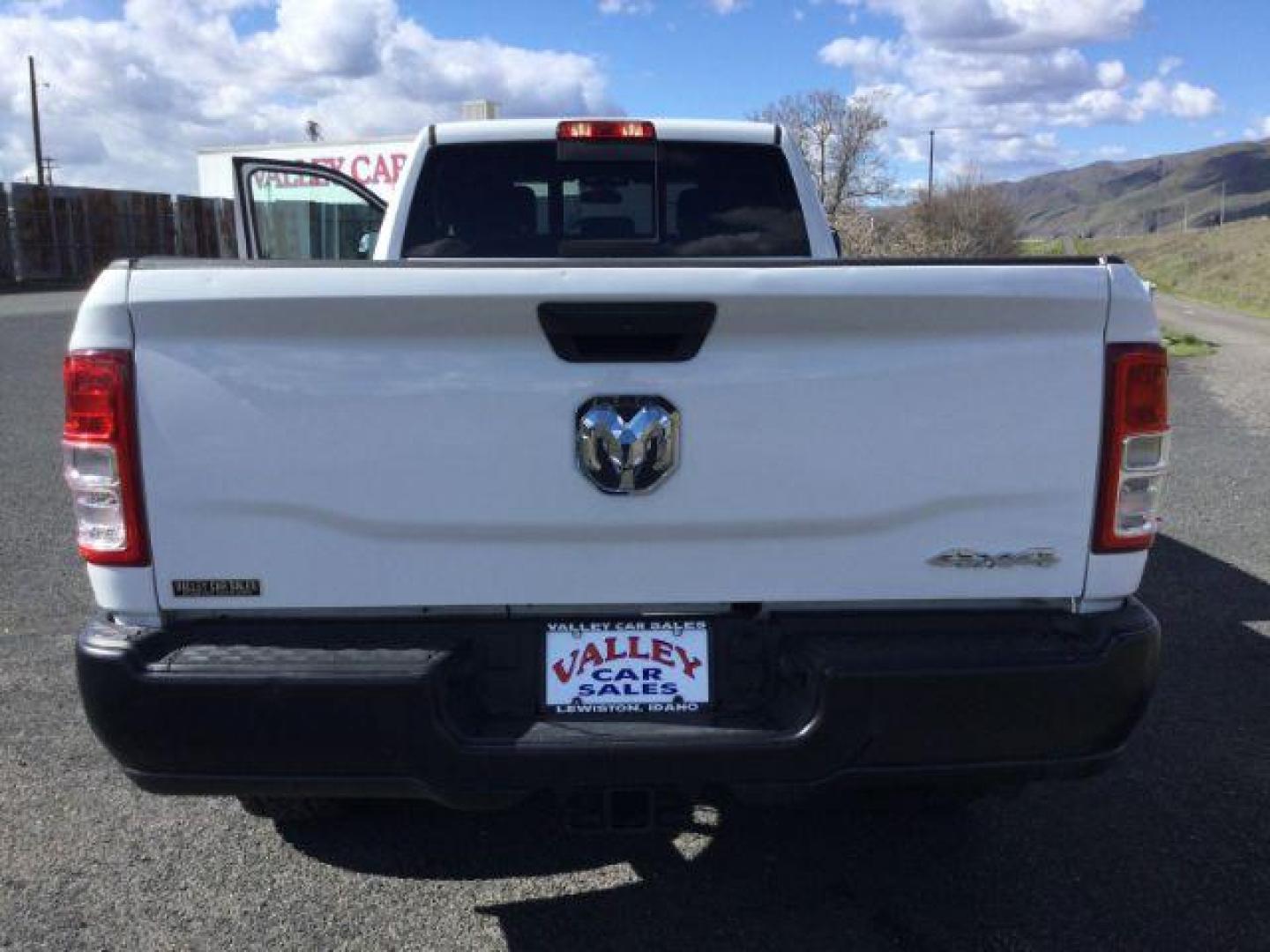2021 Bright White Clearcoat /Diesel Gray/Black Ram 3500 Tradesman Crew Cab 4x4 8' Box (3C63R3GJ6MG) with an HEMI 6.4L V-8 VVT variable valve control engine, 6-Speed Automatic transmission, located at 1801 Main Street, Lewiston, 83501, (208) 743-9371, 46.417065, -117.004799 - Photo#16