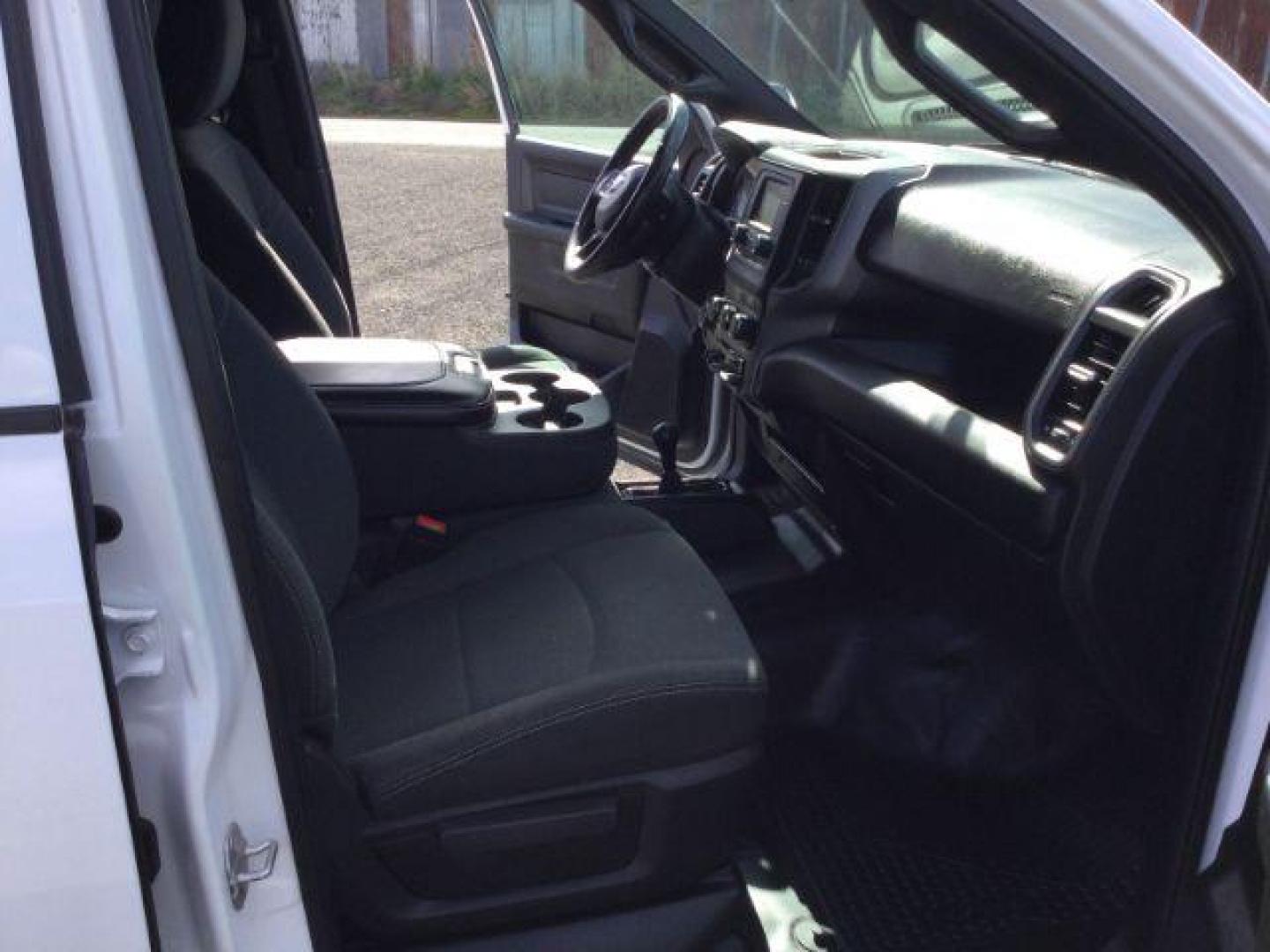 2021 Bright White Clearcoat /Diesel Gray/Black Ram 3500 Tradesman Crew Cab 4x4 8' Box (3C63R3GJ6MG) with an HEMI 6.4L V-8 VVT variable valve control engine, 6-Speed Automatic transmission, located at 1801 Main Street, Lewiston, 83501, (208) 743-9371, 46.417065, -117.004799 - Photo#19