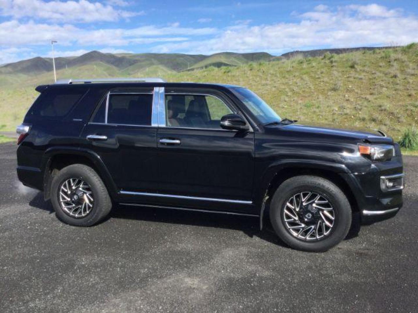 2017 Midnight Black Metallic /Redwood Toyota 4Runner Limited (JTEBU5JR5H5) with an 4L V-6 DOHC engine, Auto, 5-Spd SeqShft transmission, located at 1801 Main Street, Lewiston, 83501, (208) 743-9371, 46.417065, -117.004799 - Photo#6