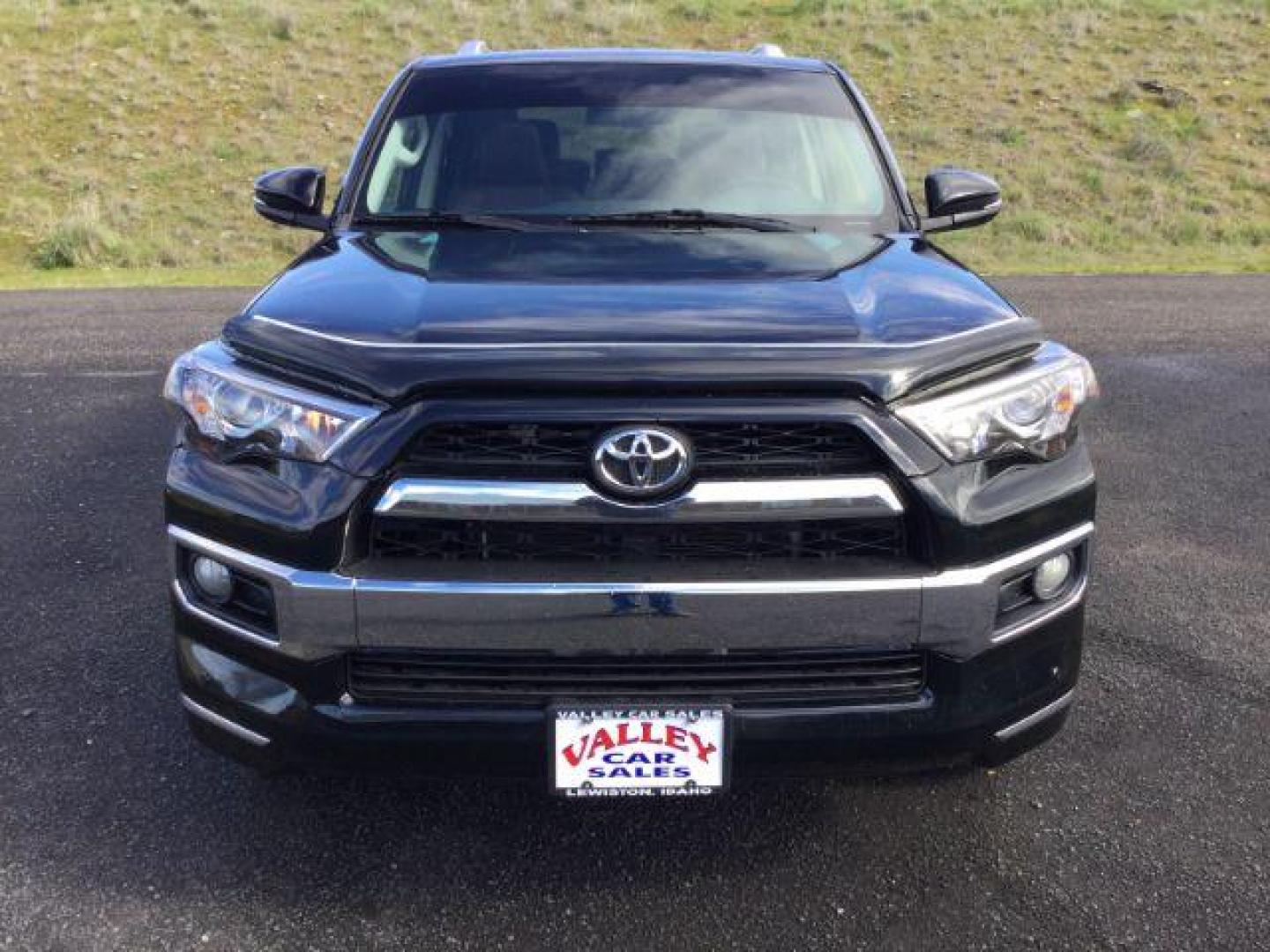 2017 Midnight Black Metallic /Redwood Toyota 4Runner Limited (JTEBU5JR5H5) with an 4L V-6 DOHC engine, Auto, 5-Spd SeqShft transmission, located at 1801 Main Street, Lewiston, 83501, (208) 743-9371, 46.417065, -117.004799 - Photo#21
