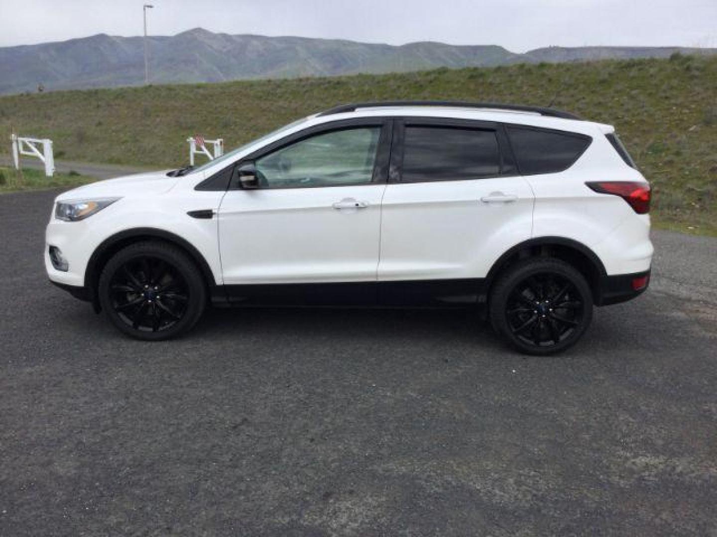 2019 White Platinum Metallic Tri-Coat /Medium Light Stone Ford Escape Titanium (1FMCU9J95KU) with an EcoBoost 2L I-4 gasoline direct injection engine, 6-Speed Automatic transmission, located at 1801 Main Street, Lewiston, 83501, (208) 743-9371, 46.417065, -117.004799 - Photo#1