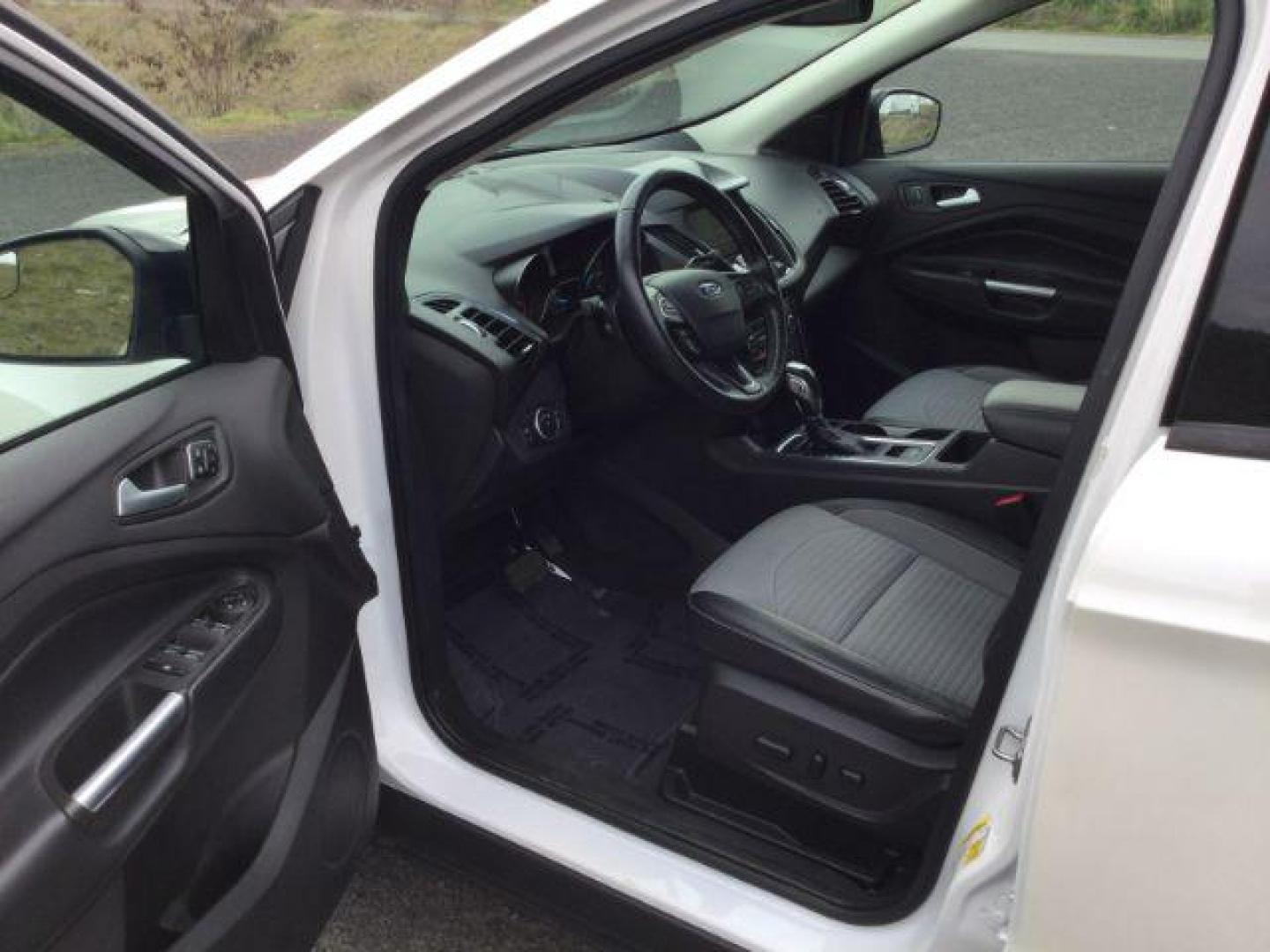 2019 White Platinum Metallic Tri-Coat /Medium Light Stone Ford Escape Titanium (1FMCU9J95KU) with an EcoBoost 2L I-4 gasoline direct injection engine, 6-Speed Automatic transmission, located at 1801 Main Street, Lewiston, 83501, (208) 743-9371, 46.417065, -117.004799 - Photo#2