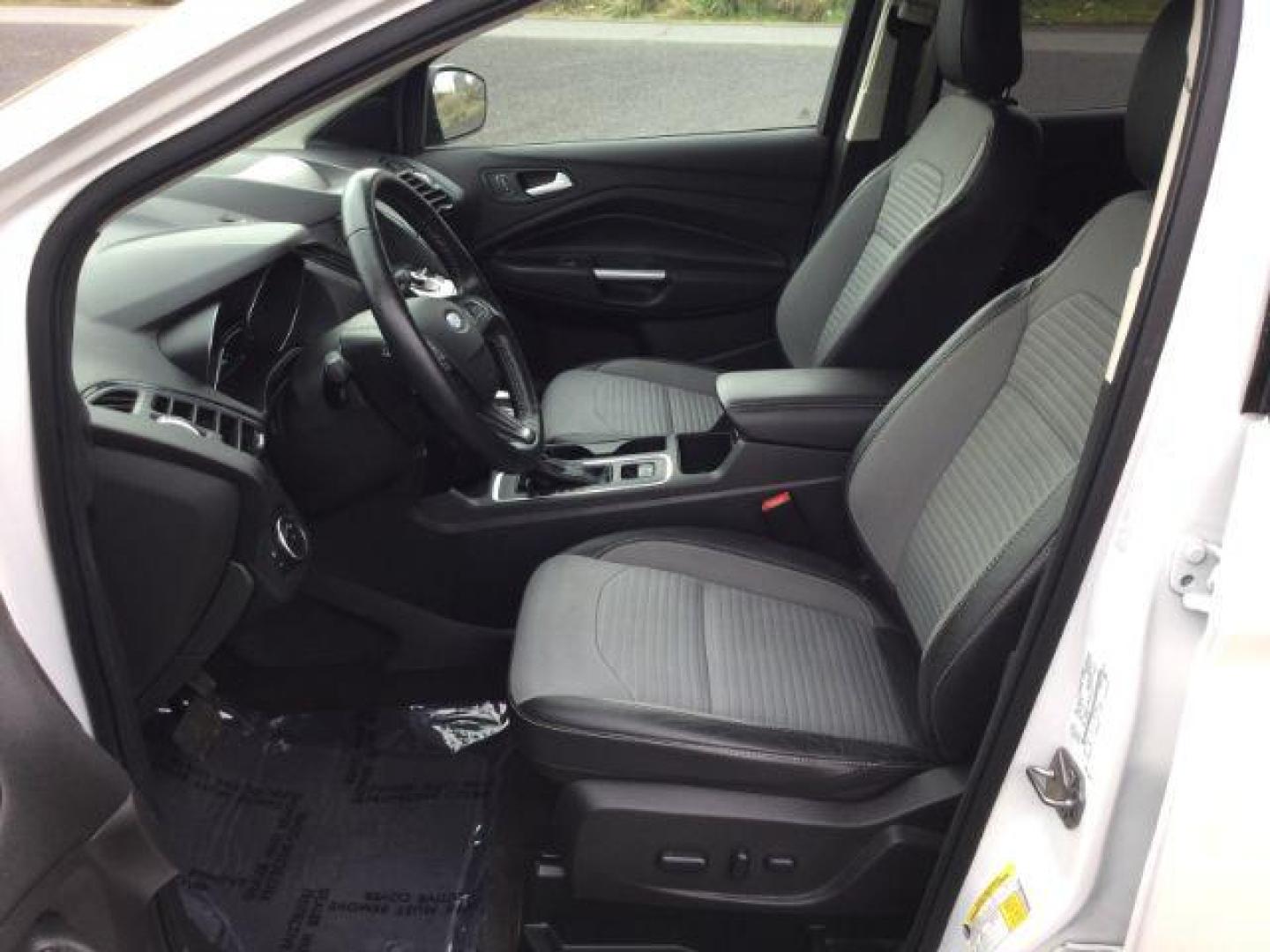 2019 White Platinum Metallic Tri-Coat /Medium Light Stone Ford Escape Titanium (1FMCU9J95KU) with an EcoBoost 2L I-4 gasoline direct injection engine, 6-Speed Automatic transmission, located at 1801 Main Street, Lewiston, 83501, (208) 743-9371, 46.417065, -117.004799 - Photo#3