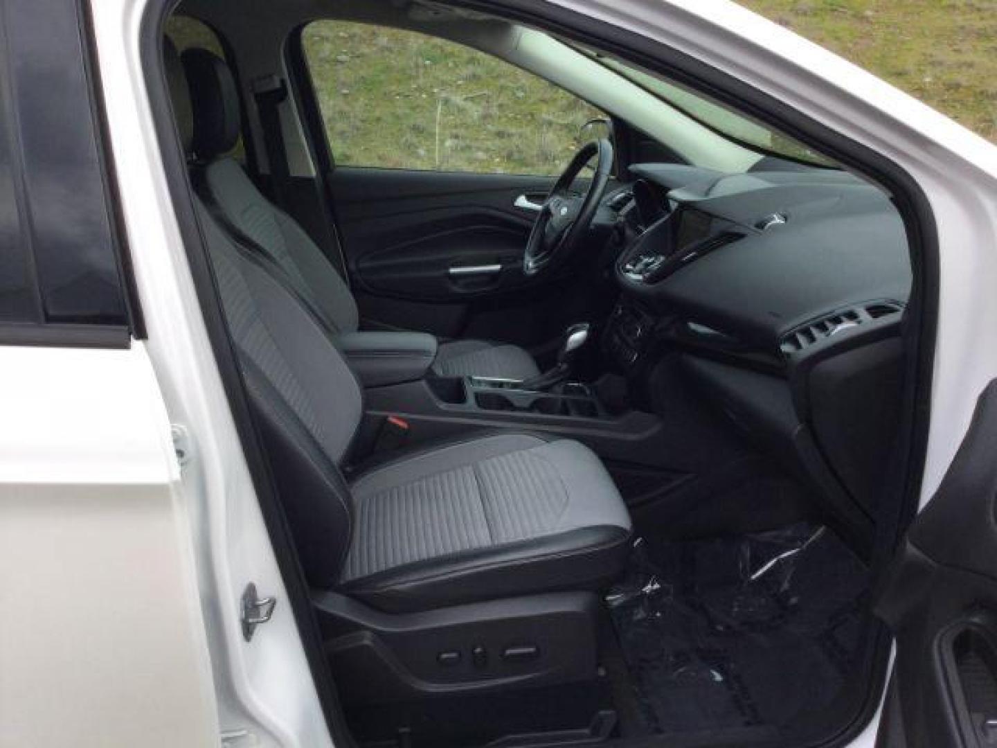 2019 White Platinum Metallic Tri-Coat /Medium Light Stone Ford Escape Titanium (1FMCU9J95KU) with an EcoBoost 2L I-4 gasoline direct injection engine, 6-Speed Automatic transmission, located at 1801 Main Street, Lewiston, 83501, (208) 743-9371, 46.417065, -117.004799 - Photo#10