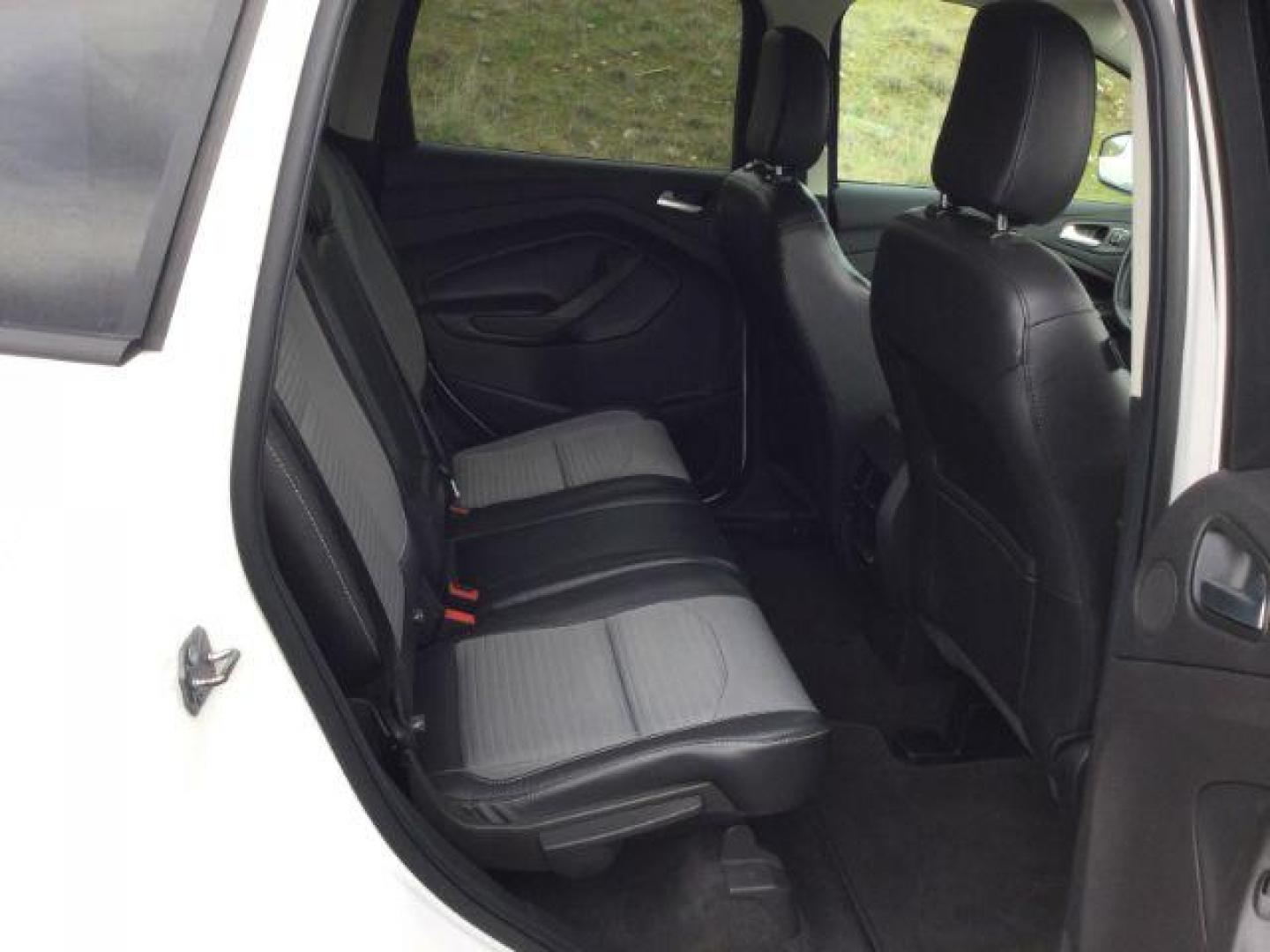 2019 White Platinum Metallic Tri-Coat /Medium Light Stone Ford Escape Titanium (1FMCU9J95KU) with an EcoBoost 2L I-4 gasoline direct injection engine, 6-Speed Automatic transmission, located at 1801 Main Street, Lewiston, 83501, (208) 743-9371, 46.417065, -117.004799 - Photo#12