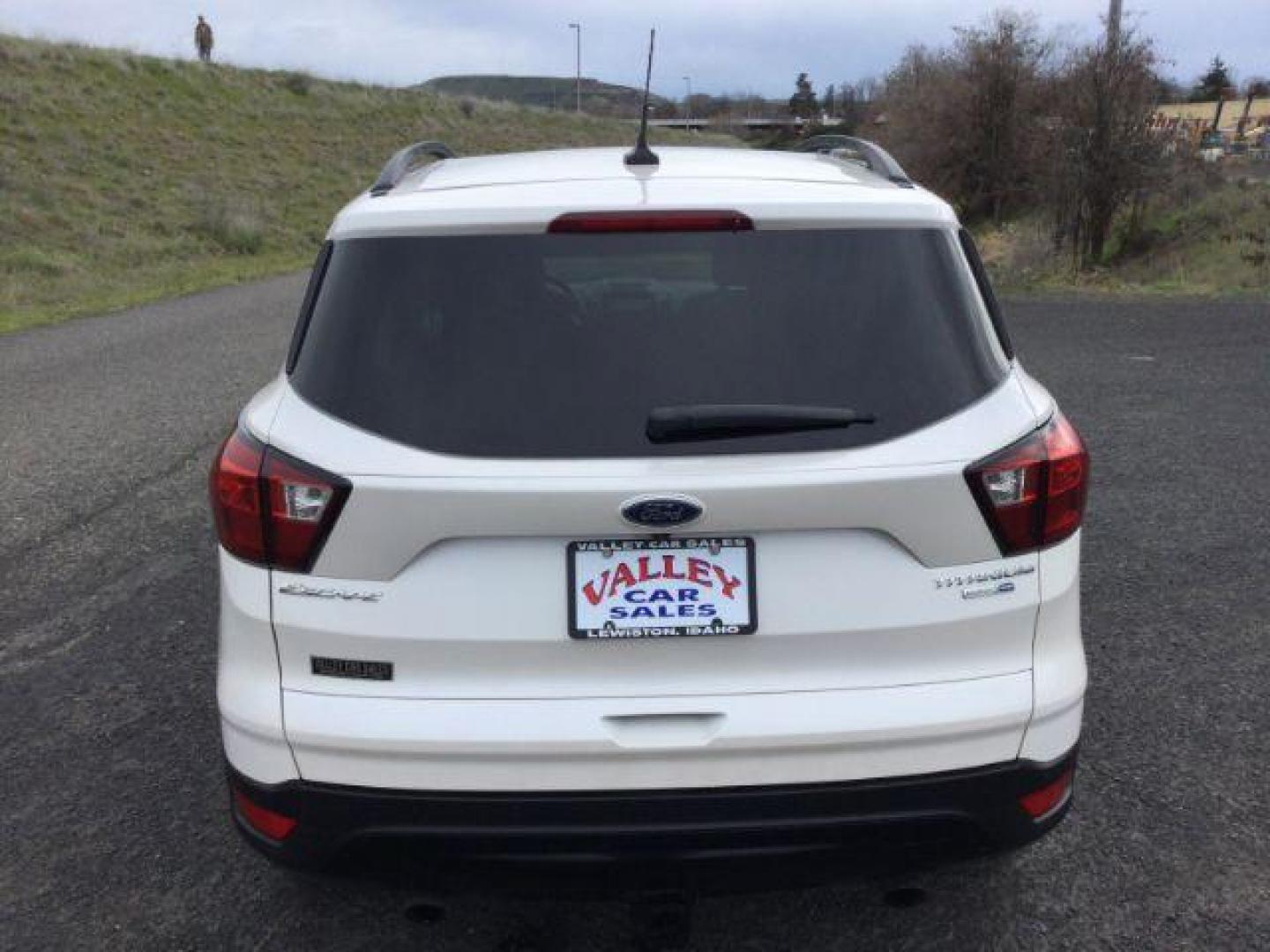 2019 White Platinum Metallic Tri-Coat /Medium Light Stone Ford Escape Titanium (1FMCU9J95KU) with an EcoBoost 2L I-4 gasoline direct injection engine, 6-Speed Automatic transmission, located at 1801 Main Street, Lewiston, 83501, (208) 743-9371, 46.417065, -117.004799 - Photo#14