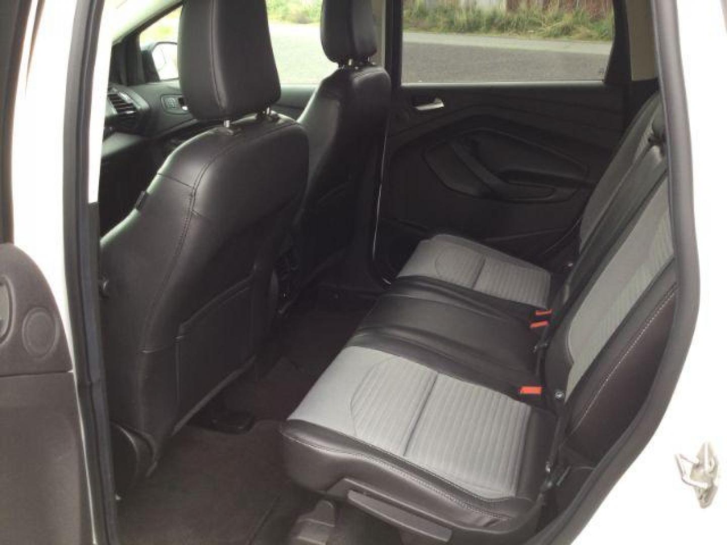 2019 White Platinum Metallic Tri-Coat /Medium Light Stone Ford Escape Titanium (1FMCU9J95KU) with an EcoBoost 2L I-4 gasoline direct injection engine, 6-Speed Automatic transmission, located at 1801 Main Street, Lewiston, 83501, (208) 743-9371, 46.417065, -117.004799 - Photo#17