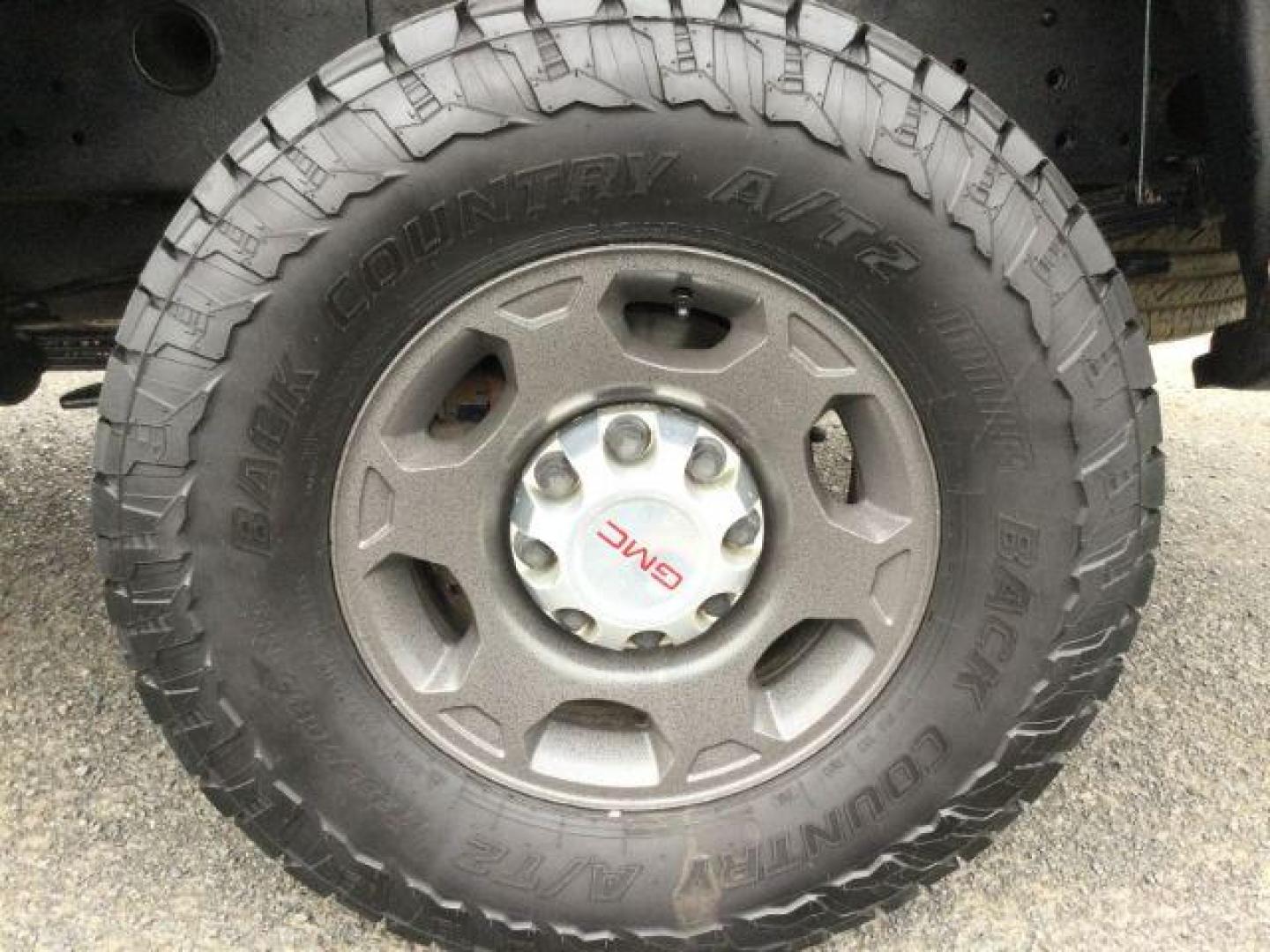 2009 Summit White /Black Cloth GMC Sierra 2500HD Ext. Cab SLE 4x4 (1GTHK49649E) with an 6.6L V8 OHV 32V TURBO DIESEL engine, 6-Speed Automatic transmission, located at 1801 Main Street, Lewiston, 83501, (208) 743-9371, 46.417065, -117.004799 - Photo#6