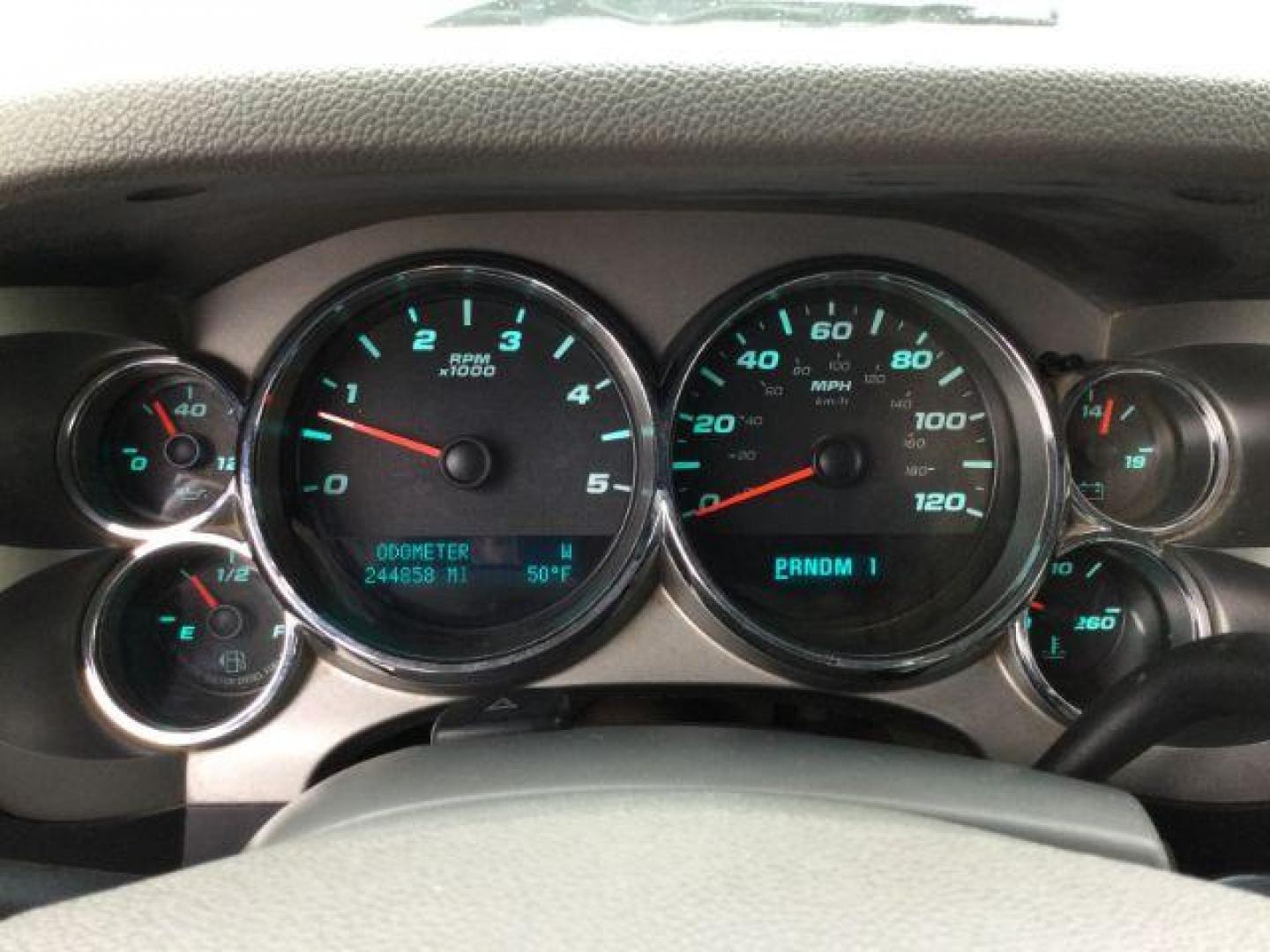 2009 Summit White /Black Cloth GMC Sierra 2500HD Ext. Cab SLE 4x4 (1GTHK49649E) with an 6.6L V8 OHV 32V TURBO DIESEL engine, 6-Speed Automatic transmission, located at 1801 Main Street, Lewiston, 83501, (208) 743-9371, 46.417065, -117.004799 - Photo#14