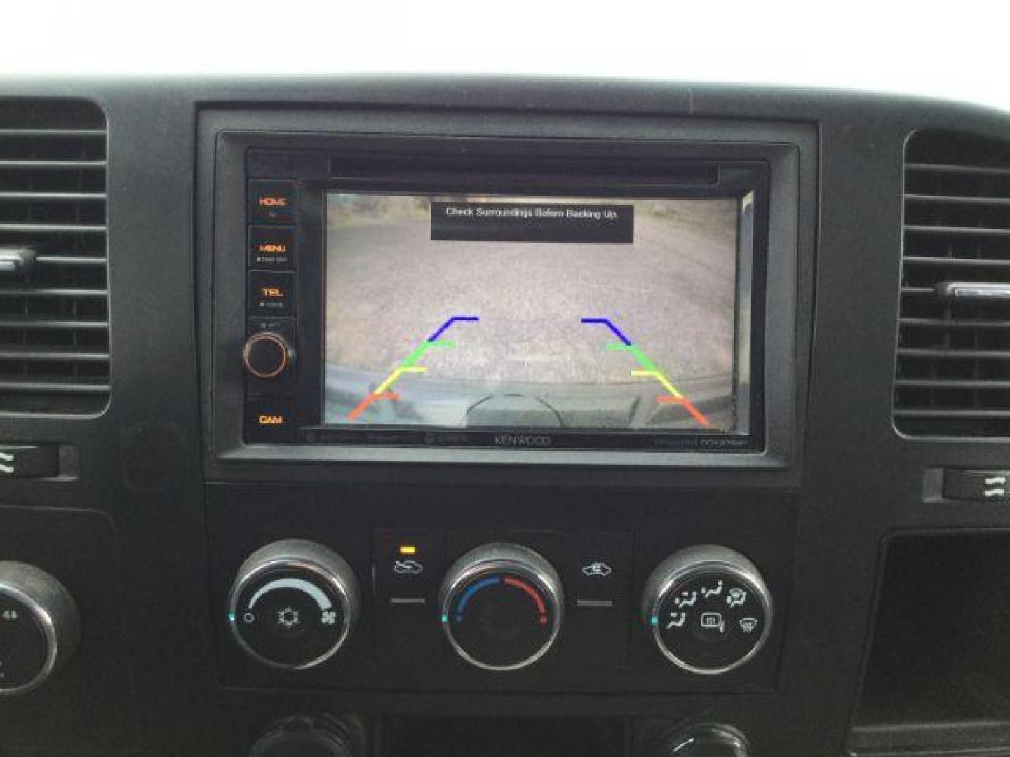 2009 Summit White /Black Cloth GMC Sierra 2500HD Ext. Cab SLE 4x4 (1GTHK49649E) with an 6.6L V8 OHV 32V TURBO DIESEL engine, 6-Speed Automatic transmission, located at 1801 Main Street, Lewiston, 83501, (208) 743-9371, 46.417065, -117.004799 - Photo#16