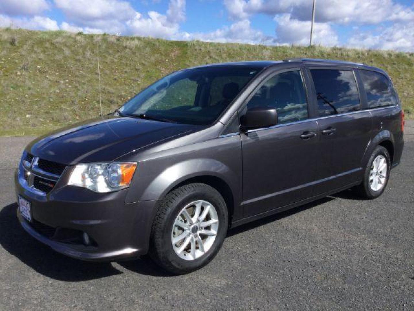 2019 Granite Pearlcoat /Black Leather Dodge Grand Caravan SXT (2C4RDGCG7KR) with an Pentastar 3.6L V-6 DOHC engine, 6-Speed Automatic transmission, located at 1801 Main Street, Lewiston, 83501, (208) 743-9371, 46.417065, -117.004799 - Photo#0