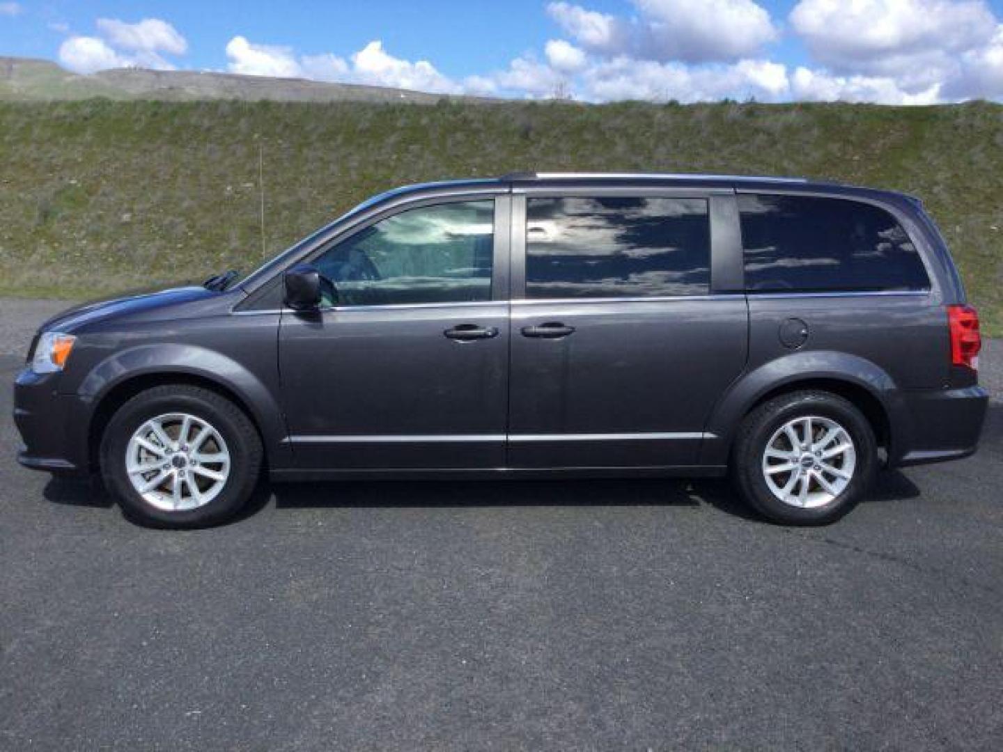 2019 Granite Pearlcoat /Black Leather Dodge Grand Caravan SXT (2C4RDGCG7KR) with an Pentastar 3.6L V-6 DOHC engine, 6-Speed Automatic transmission, located at 1801 Main Street, Lewiston, 83501, (208) 743-9371, 46.417065, -117.004799 - Photo#1