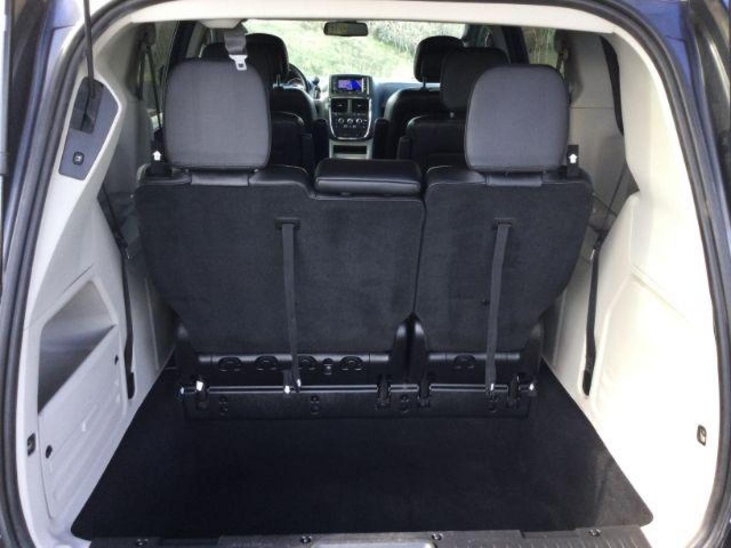 2019 Granite Pearlcoat /Black Leather Dodge Grand Caravan SXT (2C4RDGCG7KR) with an Pentastar 3.6L V-6 DOHC engine, 6-Speed Automatic transmission, located at 1801 Main Street, Lewiston, 83501, (208) 743-9371, 46.417065, -117.004799 - Photo#7