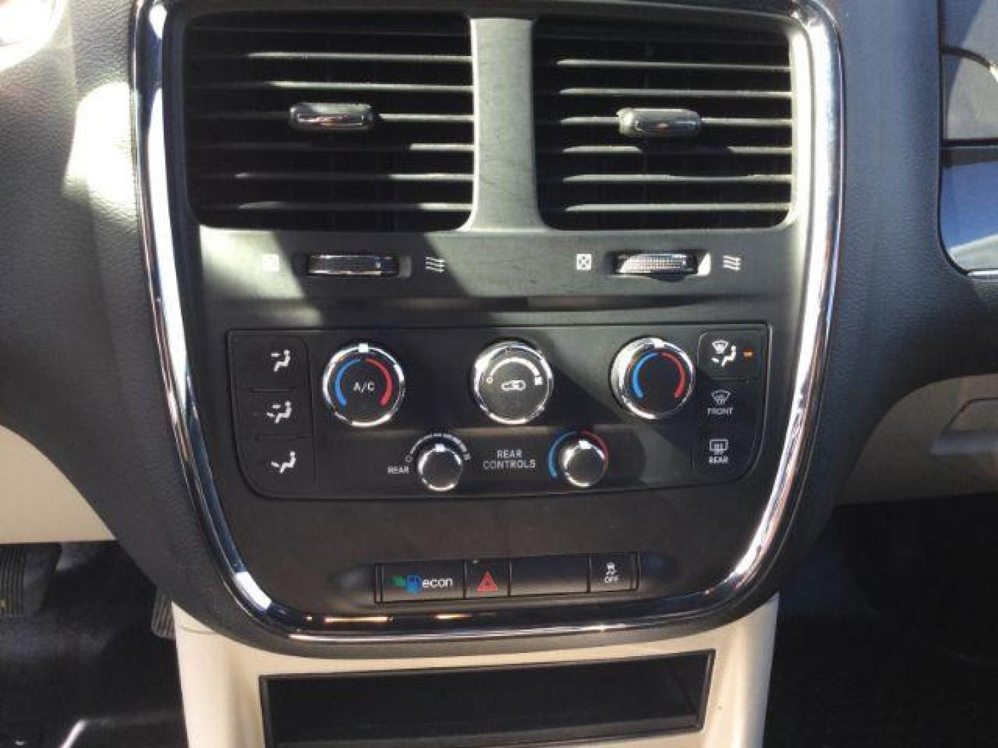 2019 Granite Pearlcoat /Black Leather Dodge Grand Caravan SXT (2C4RDGCG7KR) with an Pentastar 3.6L V-6 DOHC engine, 6-Speed Automatic transmission, located at 1801 Main Street, Lewiston, 83501, (208) 743-9371, 46.417065, -117.004799 - Photo#10