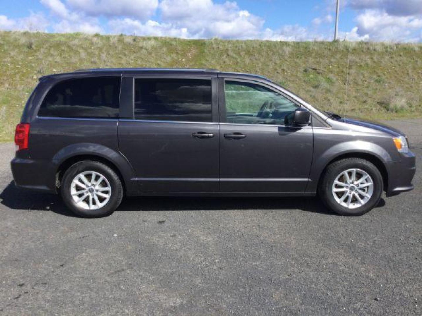 2019 Granite Pearlcoat /Black Leather Dodge Grand Caravan SXT (2C4RDGCG7KR) with an Pentastar 3.6L V-6 DOHC engine, 6-Speed Automatic transmission, located at 1801 Main Street, Lewiston, 83501, (208) 743-9371, 46.417065, -117.004799 - Photo#12