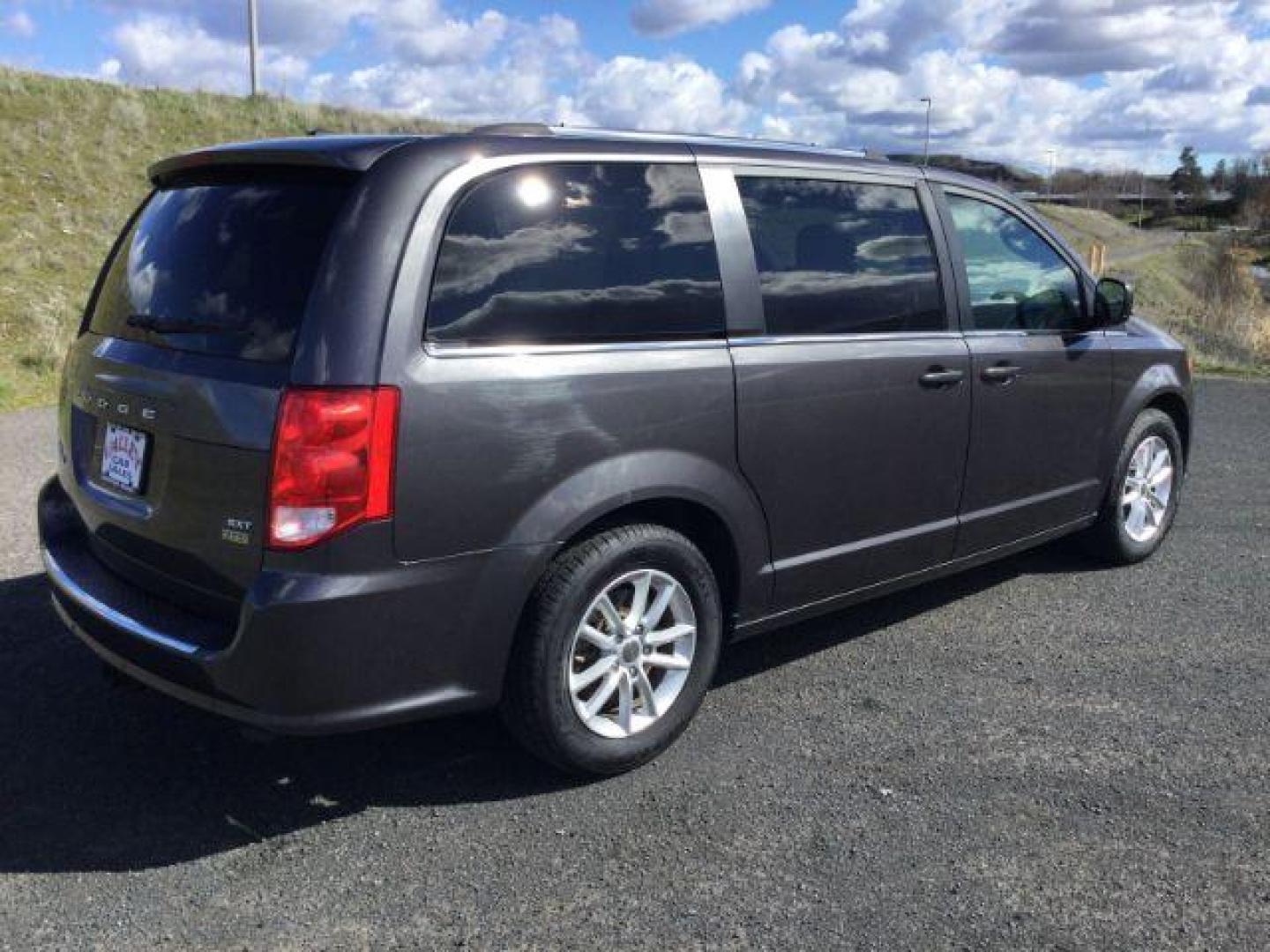 2019 Granite Pearlcoat /Black Leather Dodge Grand Caravan SXT (2C4RDGCG7KR) with an Pentastar 3.6L V-6 DOHC engine, 6-Speed Automatic transmission, located at 1801 Main Street, Lewiston, 83501, (208) 743-9371, 46.417065, -117.004799 - Photo#13