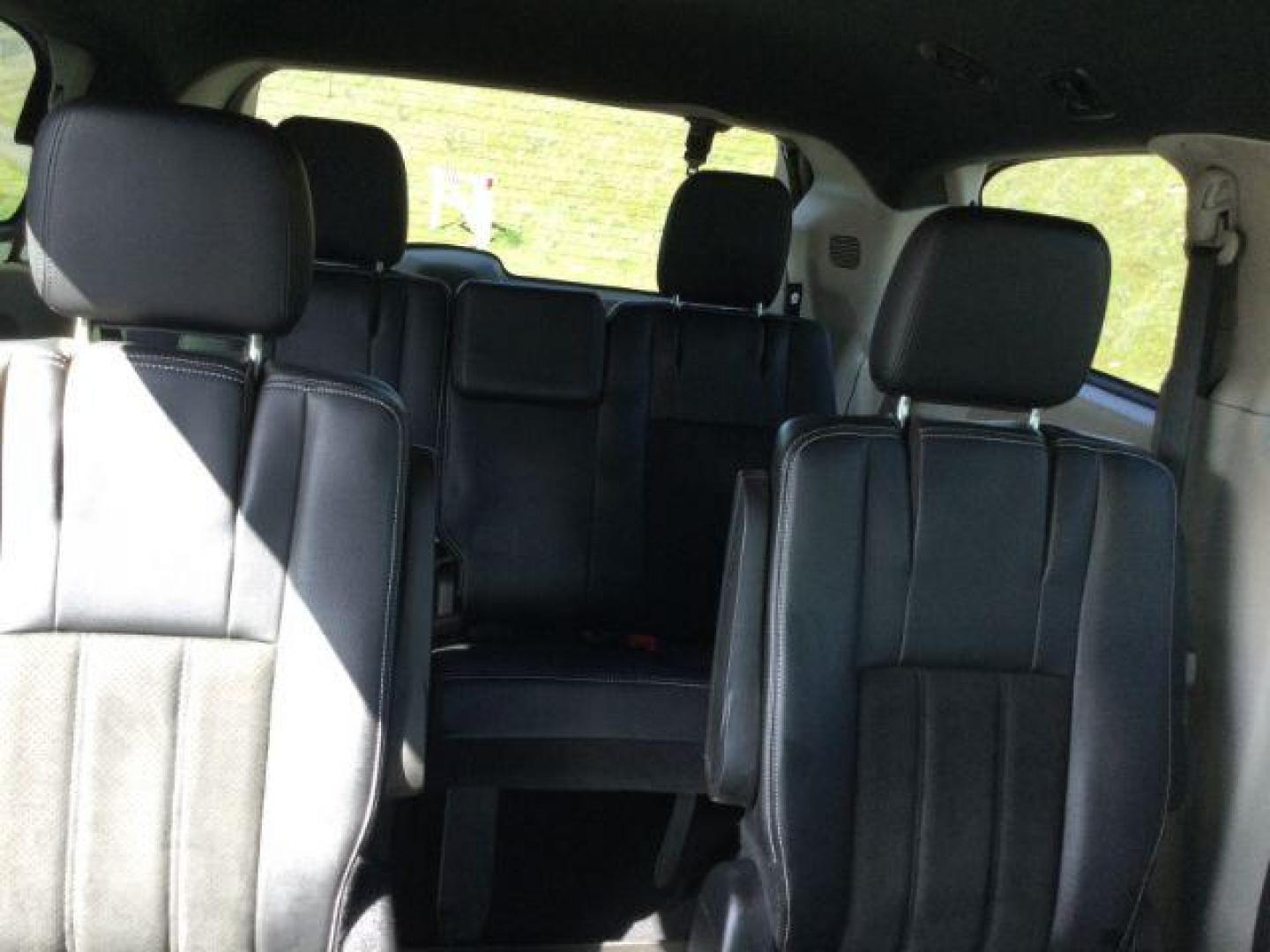 2019 Granite Pearlcoat /Black Leather Dodge Grand Caravan SXT (2C4RDGCG7KR) with an Pentastar 3.6L V-6 DOHC engine, 6-Speed Automatic transmission, located at 1801 Main Street, Lewiston, 83501, (208) 743-9371, 46.417065, -117.004799 - Photo#15