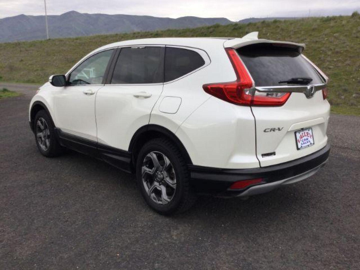 2018 White Diamond Pearl /Black Honda CR-V EX (2HKRW2H5XJH) with an 1.5L I-4 gasoline direct injection engine, CVT Automatic transmission, located at 1801 Main Street, Lewiston, 83501, (208) 743-9371, 46.417065, -117.004799 - Photo#4