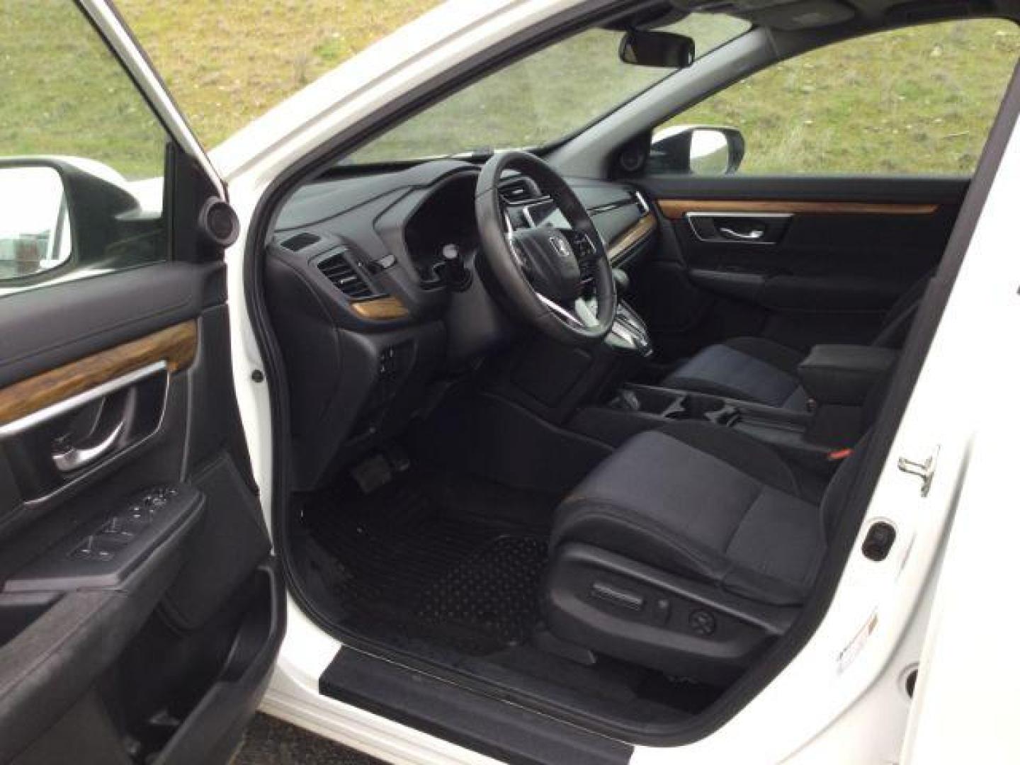 2018 White Diamond Pearl /Black Honda CR-V EX (2HKRW2H5XJH) with an 1.5L I-4 gasoline direct injection engine, CVT Automatic transmission, located at 1801 Main Street, Lewiston, 83501, (208) 743-9371, 46.417065, -117.004799 - Photo#6