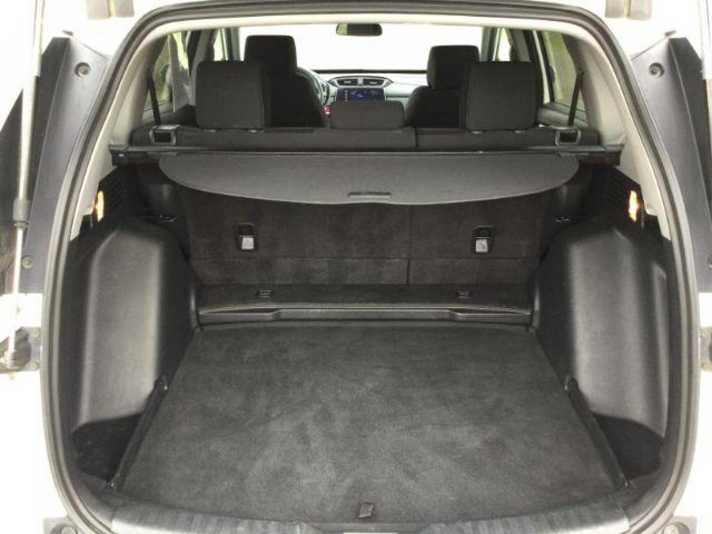 2018 White Diamond Pearl /Black Honda CR-V EX (2HKRW2H5XJH) with an 1.5L I-4 gasoline direct injection engine, CVT Automatic transmission, located at 1801 Main Street, Lewiston, 83501, (208) 743-9371, 46.417065, -117.004799 - Photo#9