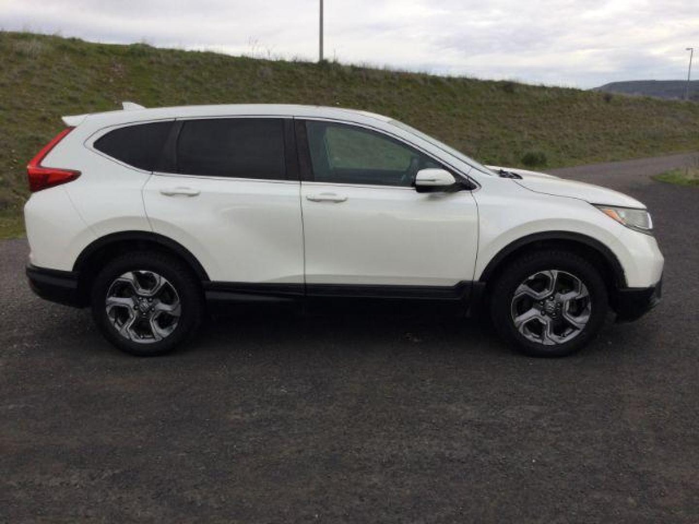 2018 White Diamond Pearl /Black Honda CR-V EX (2HKRW2H5XJH) with an 1.5L I-4 gasoline direct injection engine, CVT Automatic transmission, located at 1801 Main Street, Lewiston, 83501, (208) 743-9371, 46.417065, -117.004799 - Photo#16