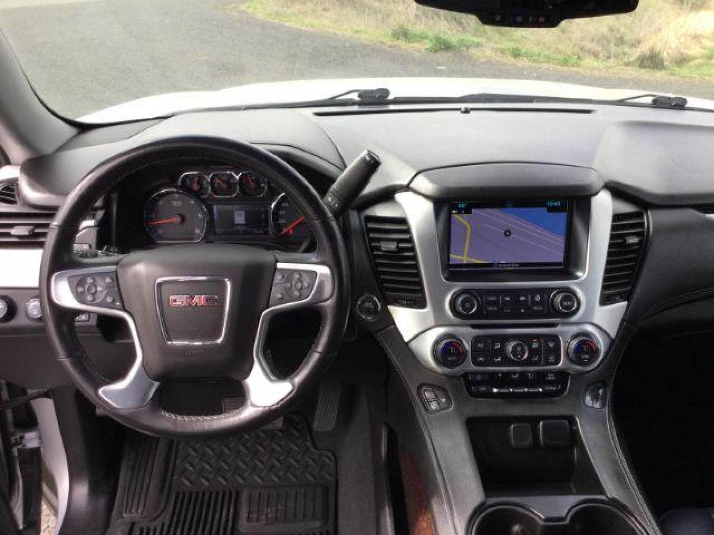 2019 Quicksilver Metallic /Jet Black GMC Yukon XL SLT (1GKS2GKCXKR) with an EcoTec3 5.3L V-8 gasoline direct injection engine, 6-Speed Automatic transmission, located at 1801 Main Street, Lewiston, 83501, (208) 743-9371, 46.417065, -117.004799 - Photo#5