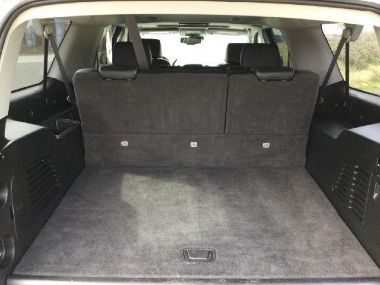 2019 Quicksilver Metallic /Jet Black GMC Yukon XL SLT (1GKS2GKCXKR) with an EcoTec3 5.3L V-8 gasoline direct injection engine, 6-Speed Automatic transmission, located at 1801 Main Street, Lewiston, 83501, (208) 743-9371, 46.417065, -117.004799 - Photo#7