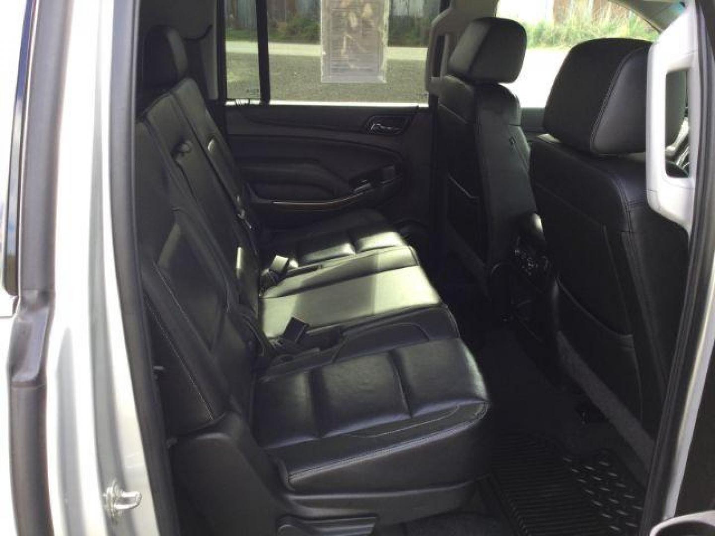 2019 Quicksilver Metallic /Jet Black GMC Yukon XL SLT (1GKS2GKCXKR) with an EcoTec3 5.3L V-8 gasoline direct injection engine, 6-Speed Automatic transmission, located at 1801 Main Street, Lewiston, 83501, (208) 743-9371, 46.417065, -117.004799 - Photo#9