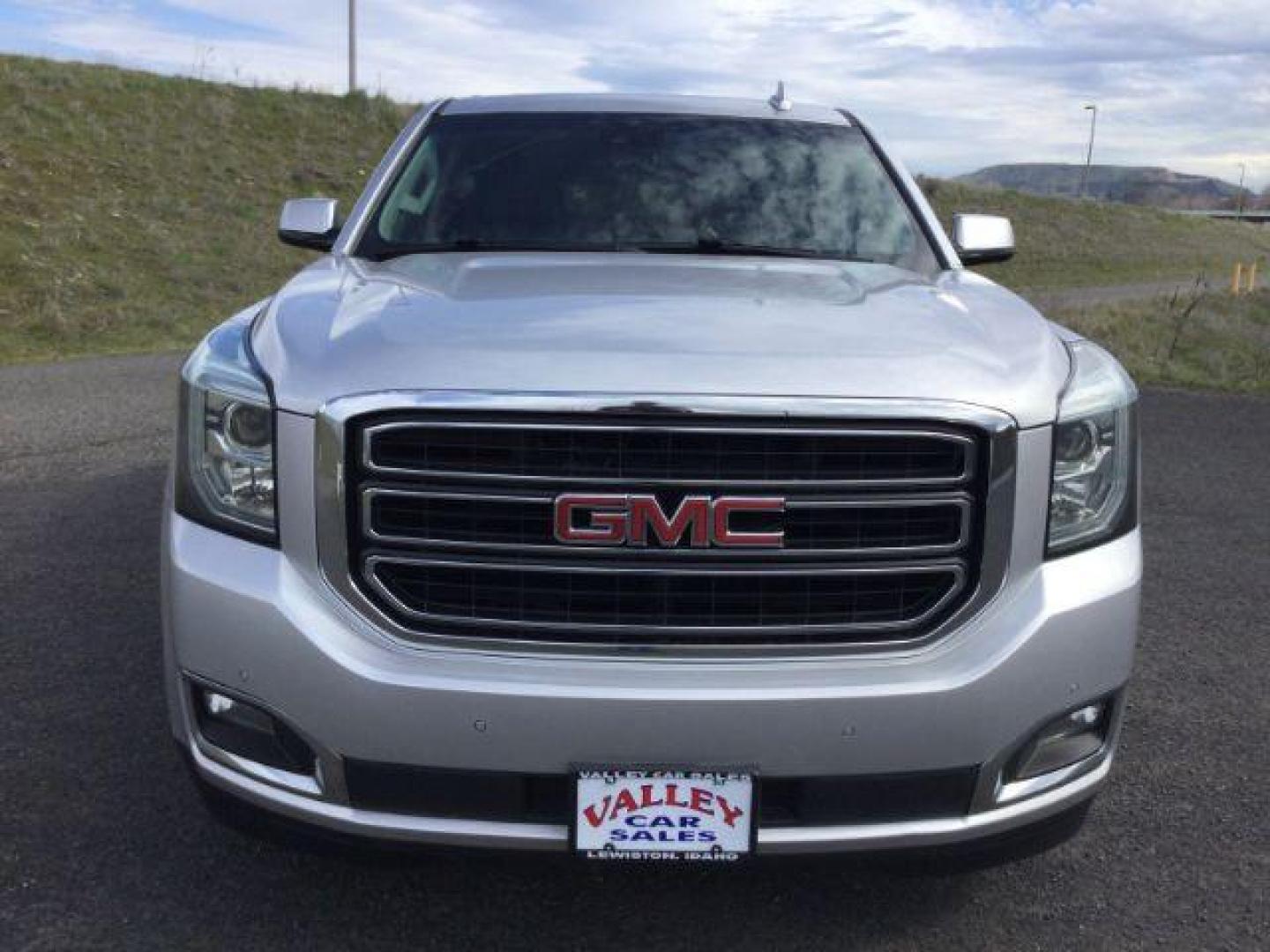 2019 Quicksilver Metallic /Jet Black GMC Yukon XL SLT (1GKS2GKCXKR) with an EcoTec3 5.3L V-8 gasoline direct injection engine, 6-Speed Automatic transmission, located at 1801 Main Street, Lewiston, 83501, (208) 743-9371, 46.417065, -117.004799 - Photo#12