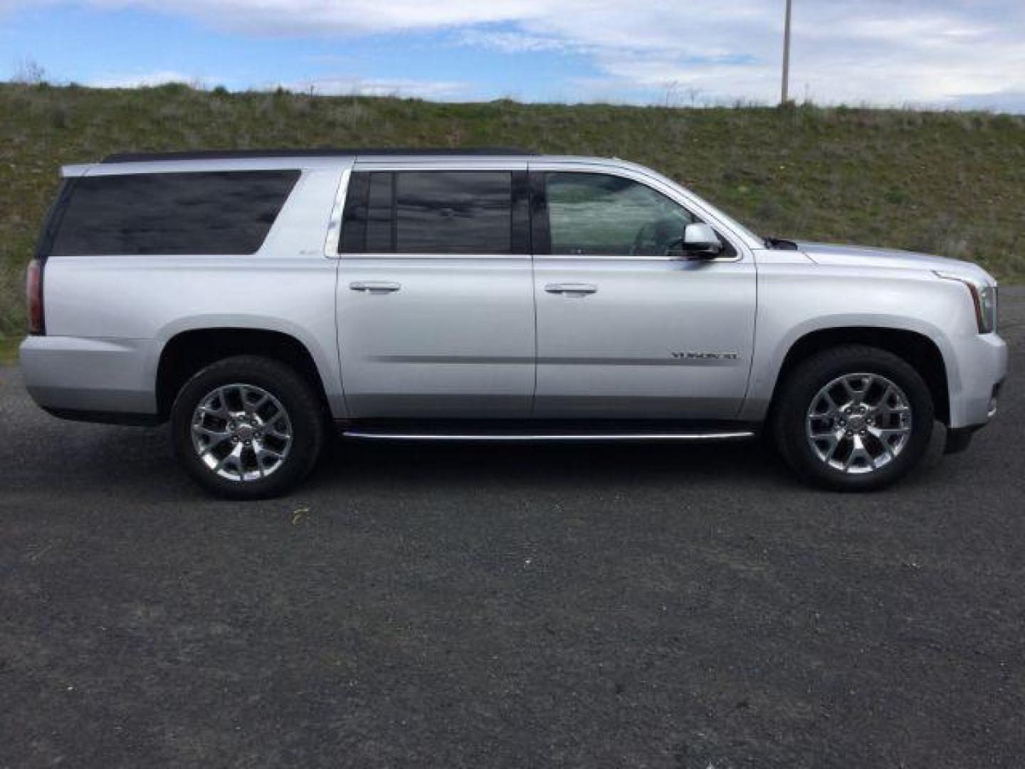 2019 Quicksilver Metallic /Jet Black GMC Yukon XL SLT (1GKS2GKCXKR) with an EcoTec3 5.3L V-8 gasoline direct injection engine, 6-Speed Automatic transmission, located at 1801 Main Street, Lewiston, 83501, (208) 743-9371, 46.417065, -117.004799 - Photo#14