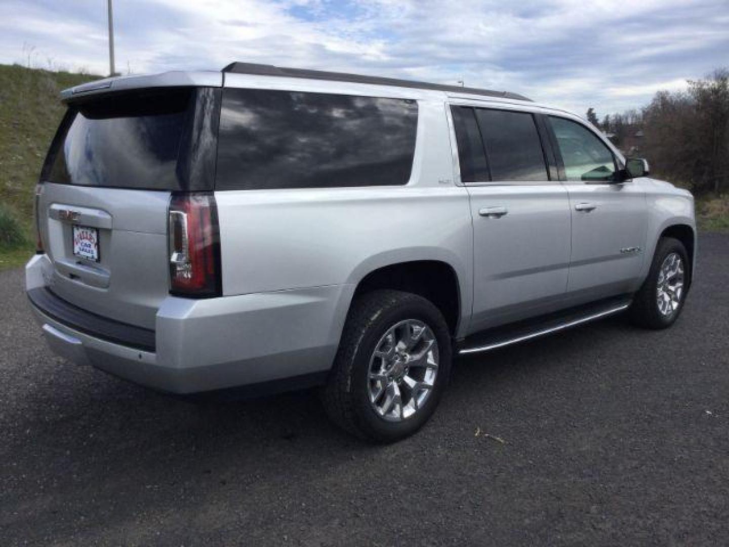 2019 Quicksilver Metallic /Jet Black GMC Yukon XL SLT (1GKS2GKCXKR) with an EcoTec3 5.3L V-8 gasoline direct injection engine, 6-Speed Automatic transmission, located at 1801 Main Street, Lewiston, 83501, (208) 743-9371, 46.417065, -117.004799 - Photo#15
