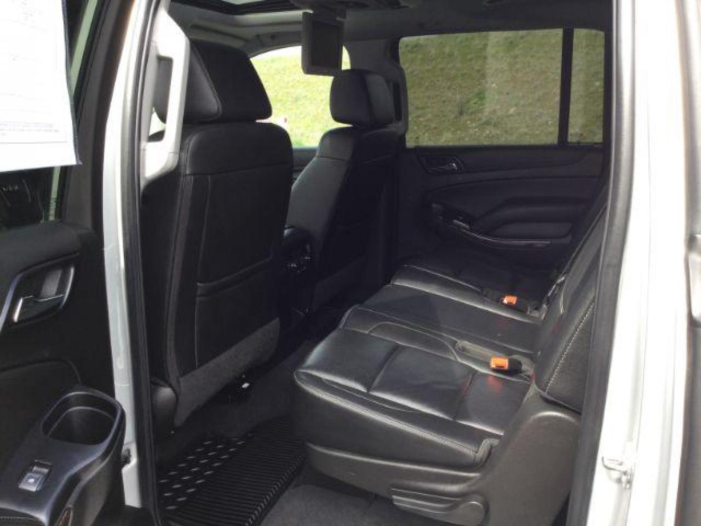 2019 Quicksilver Metallic /Jet Black GMC Yukon XL SLT (1GKS2GKCXKR) with an EcoTec3 5.3L V-8 gasoline direct injection engine, 6-Speed Automatic transmission, located at 1801 Main Street, Lewiston, 83501, (208) 743-9371, 46.417065, -117.004799 - Photo#18