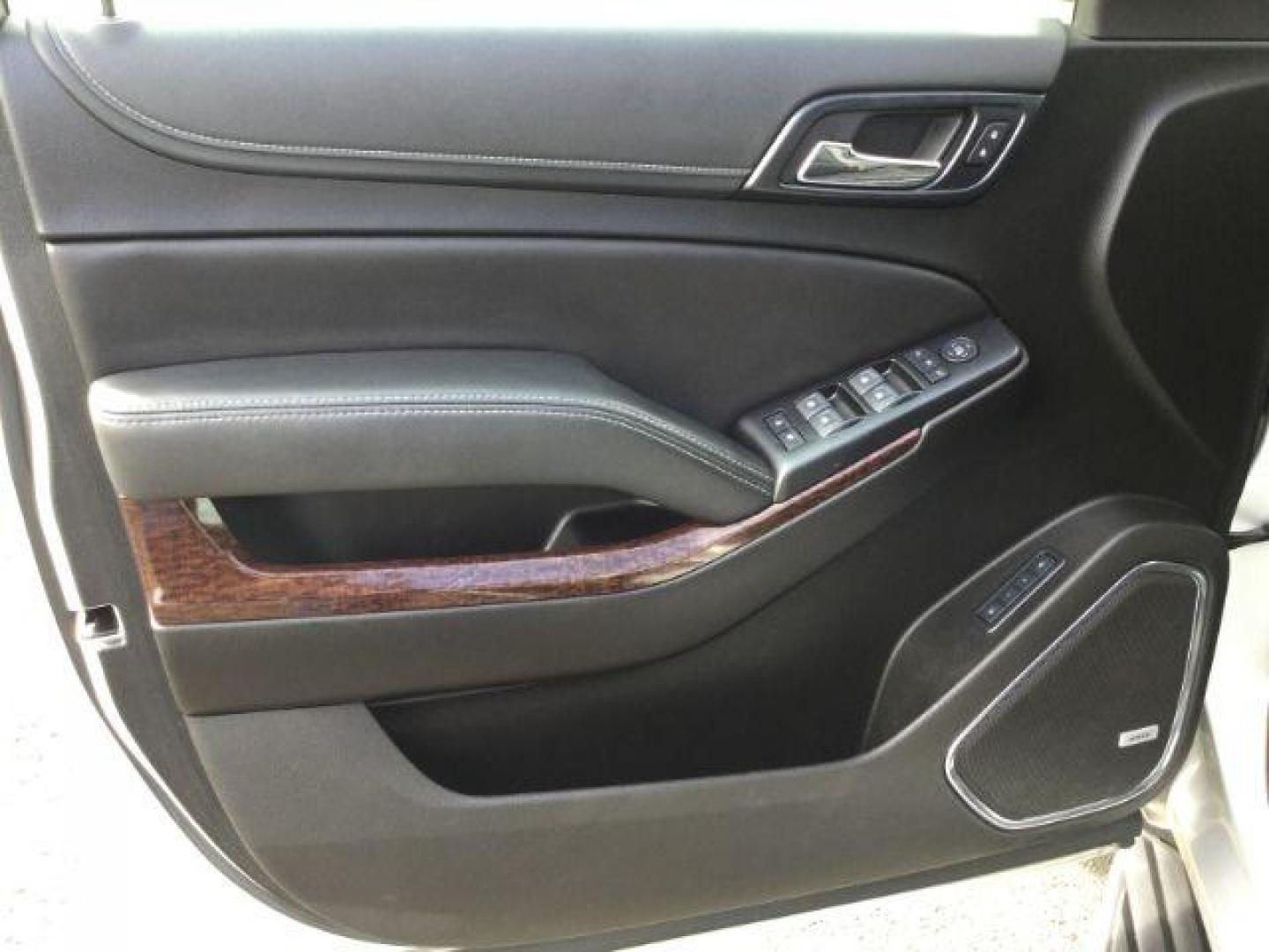 2019 Quicksilver Metallic /Jet Black GMC Yukon XL SLT (1GKS2GKCXKR) with an EcoTec3 5.3L V-8 gasoline direct injection engine, 6-Speed Automatic transmission, located at 1801 Main Street, Lewiston, 83501, (208) 743-9371, 46.417065, -117.004799 - Photo#20