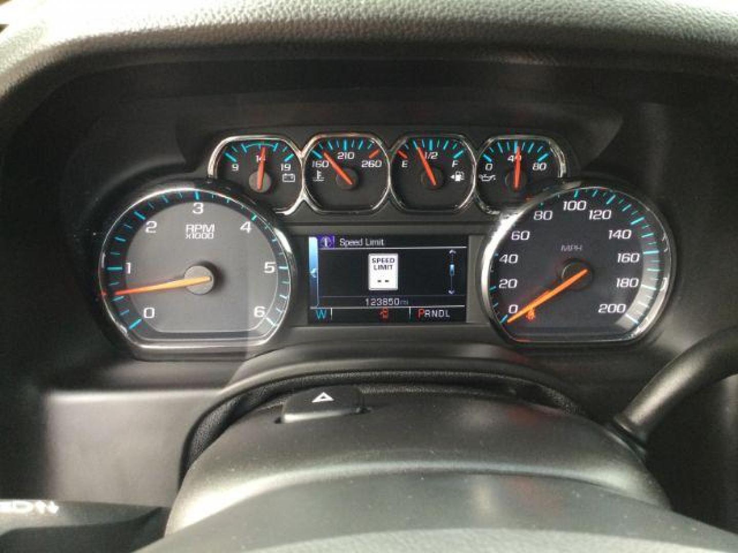 2019 Quicksilver Metallic /Jet Black GMC Yukon XL SLT (1GKS2GKCXKR) with an EcoTec3 5.3L V-8 gasoline direct injection engine, 6-Speed Automatic transmission, located at 1801 Main Street, Lewiston, 83501, (208) 743-9371, 46.417065, -117.004799 - Photo#21