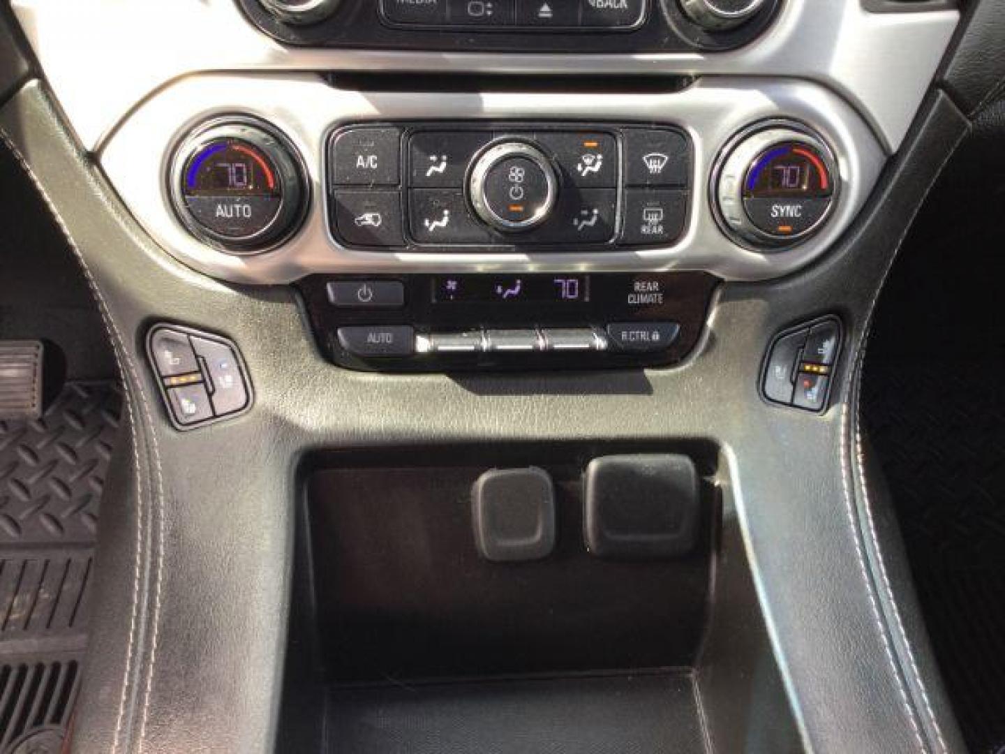 2019 Quicksilver Metallic /Jet Black GMC Yukon XL SLT (1GKS2GKCXKR) with an EcoTec3 5.3L V-8 gasoline direct injection engine, 6-Speed Automatic transmission, located at 1801 Main Street, Lewiston, 83501, (208) 743-9371, 46.417065, -117.004799 - Photo#22