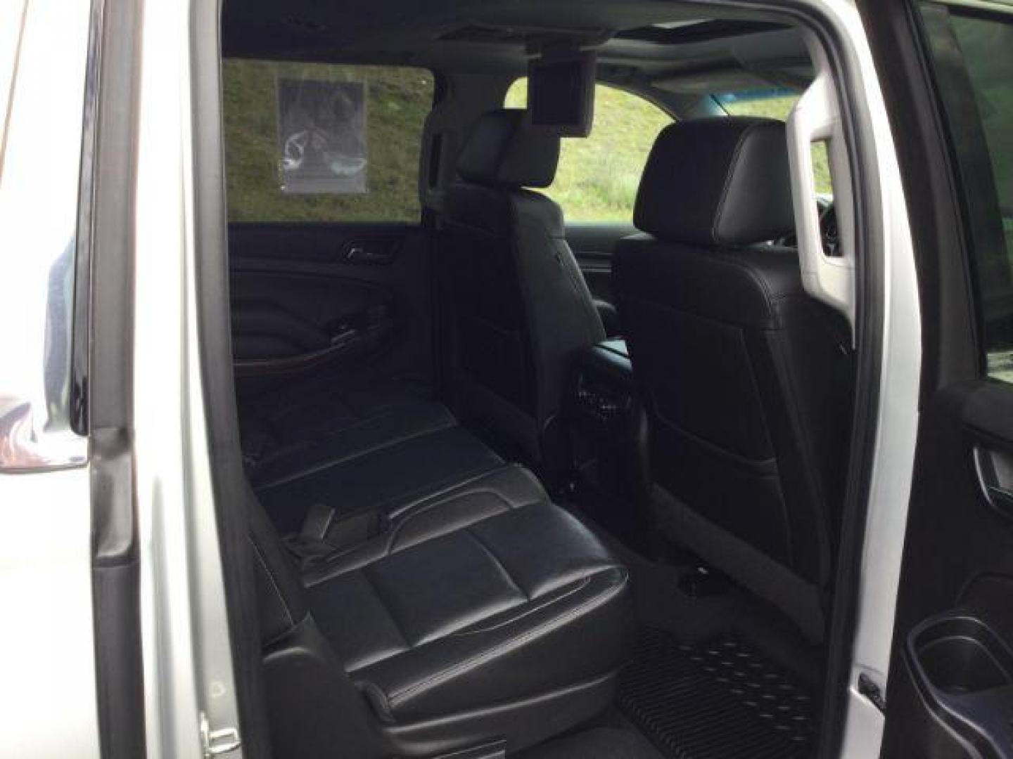 2019 Quicksilver Metallic /Jet Black GMC Yukon XL SLT (1GKS2GKCXKR) with an EcoTec3 5.3L V-8 gasoline direct injection engine, 6-Speed Automatic transmission, located at 1801 Main Street, Lewiston, 83501, (208) 743-9371, 46.417065, -117.004799 - Photo#24