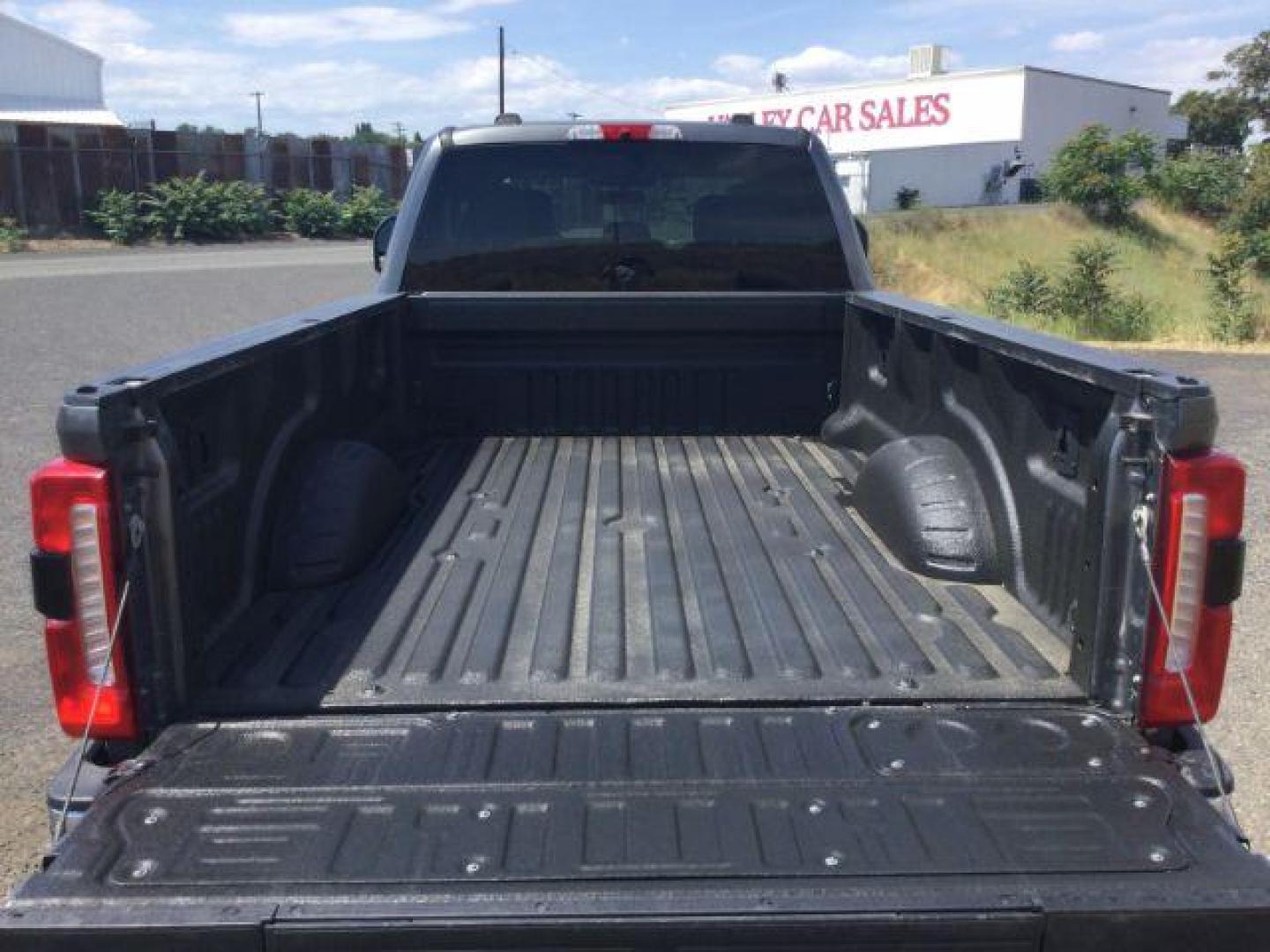 2023 Carbonized Gray Metallic /Medium Dark Slate Ford F-350 XLT (1FT8W3BT4PE) with an Powerstroke 6.7L V-8 diesel direct injection engine, 10 speed automatic transmission, located at 1801 Main Street, Lewiston, 83501, (208) 743-9371, 46.417065, -117.004799 - Photo#10