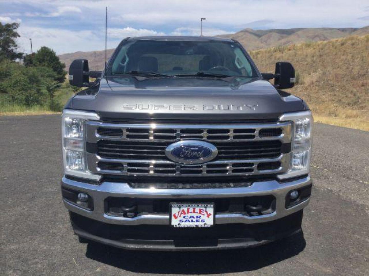 2023 Carbonized Gray Metallic /Medium Dark Slate Ford F-350 XLT (1FT8W3BT4PE) with an Powerstroke 6.7L V-8 diesel direct injection engine, 10 speed automatic transmission, located at 1801 Main Street, Lewiston, 83501, (208) 743-9371, 46.417065, -117.004799 - Photo#18