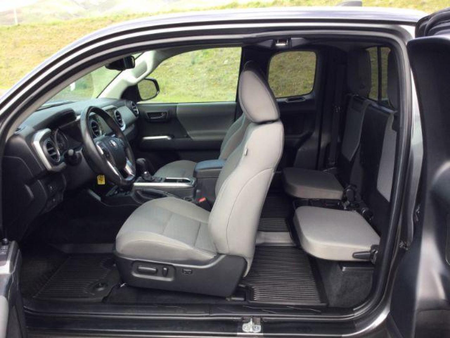 2022 Magnetic Gray Metallic /Cement Toyota Tacoma SR5 V6 (3TYSZ5AN9NT) with an 3.5L V-6 port/direct injection engine, 6-Speed Automatic transmission, located at 1801 Main Street, Lewiston, 83501, (208) 743-9371, 46.417065, -117.004799 - Photo#4