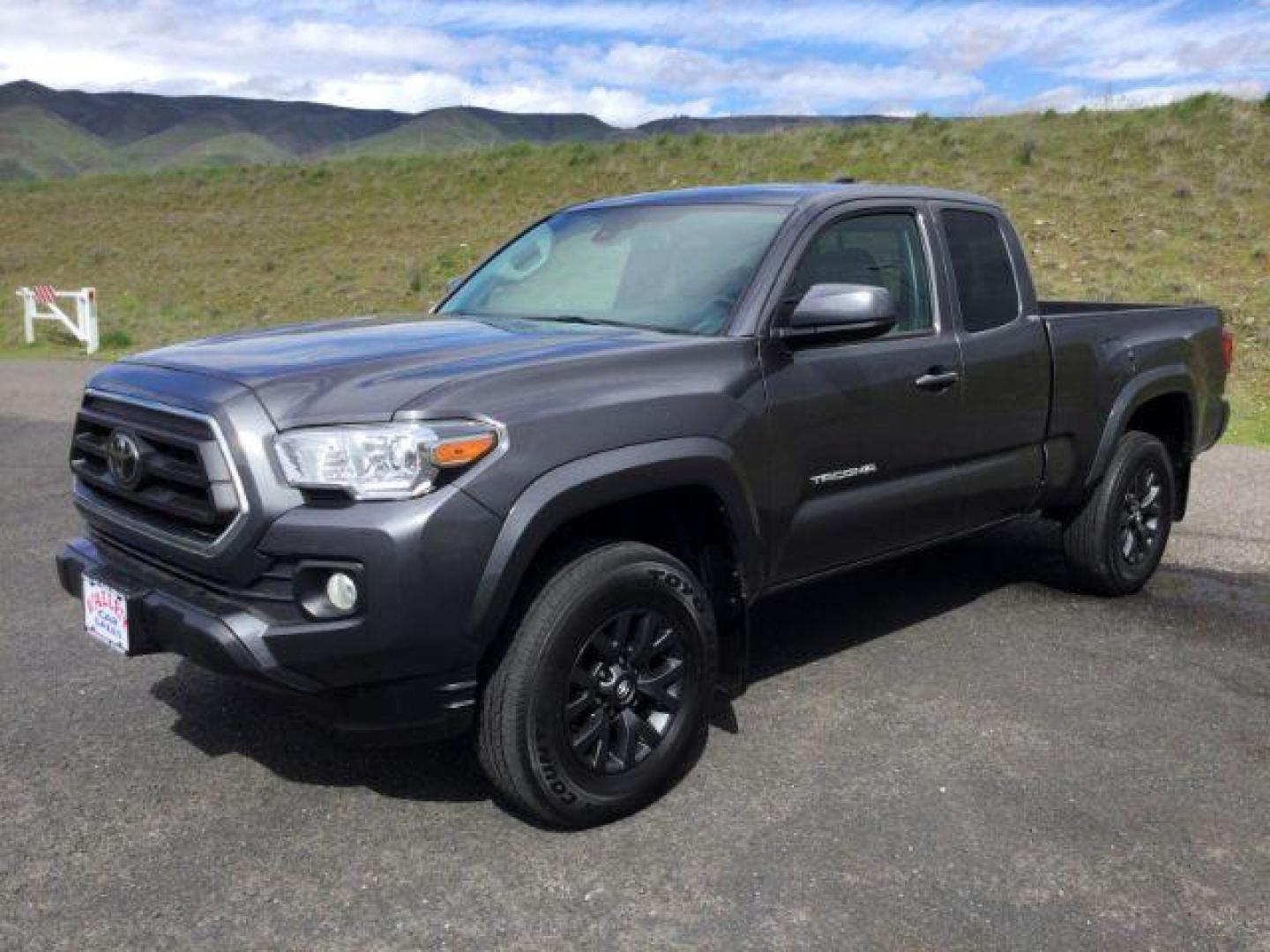 2022 Magnetic Gray Metallic /Cement Toyota Tacoma SR5 V6 (3TYSZ5AN9NT) with an 3.5L V-6 port/direct injection engine, 6-Speed Automatic transmission, located at 1801 Main Street, Lewiston, 83501, (208) 743-9371, 46.417065, -117.004799 - Photo#6