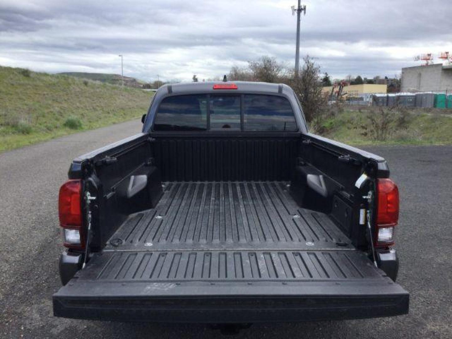 2022 Magnetic Gray Metallic /Cement Toyota Tacoma SR5 V6 (3TYSZ5AN9NT) with an 3.5L V-6 port/direct injection engine, 6-Speed Automatic transmission, located at 1801 Main Street, Lewiston, 83501, (208) 743-9371, 46.417065, -117.004799 - Photo#11