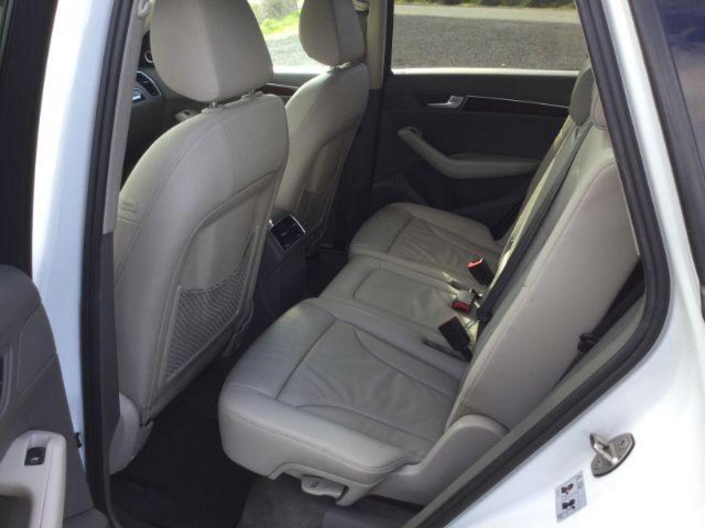 2012 Ibis White /Light Gray Audi Q5 3.2 Premium Plus (WA1DKAFP7CA) with an 3.2L V-6 gasoline direct injection engine, 6-Speed Automatic transmission, located at 1801 Main Street, Lewiston, 83501, (208) 743-9371, 46.417065, -117.004799 - Photo#13