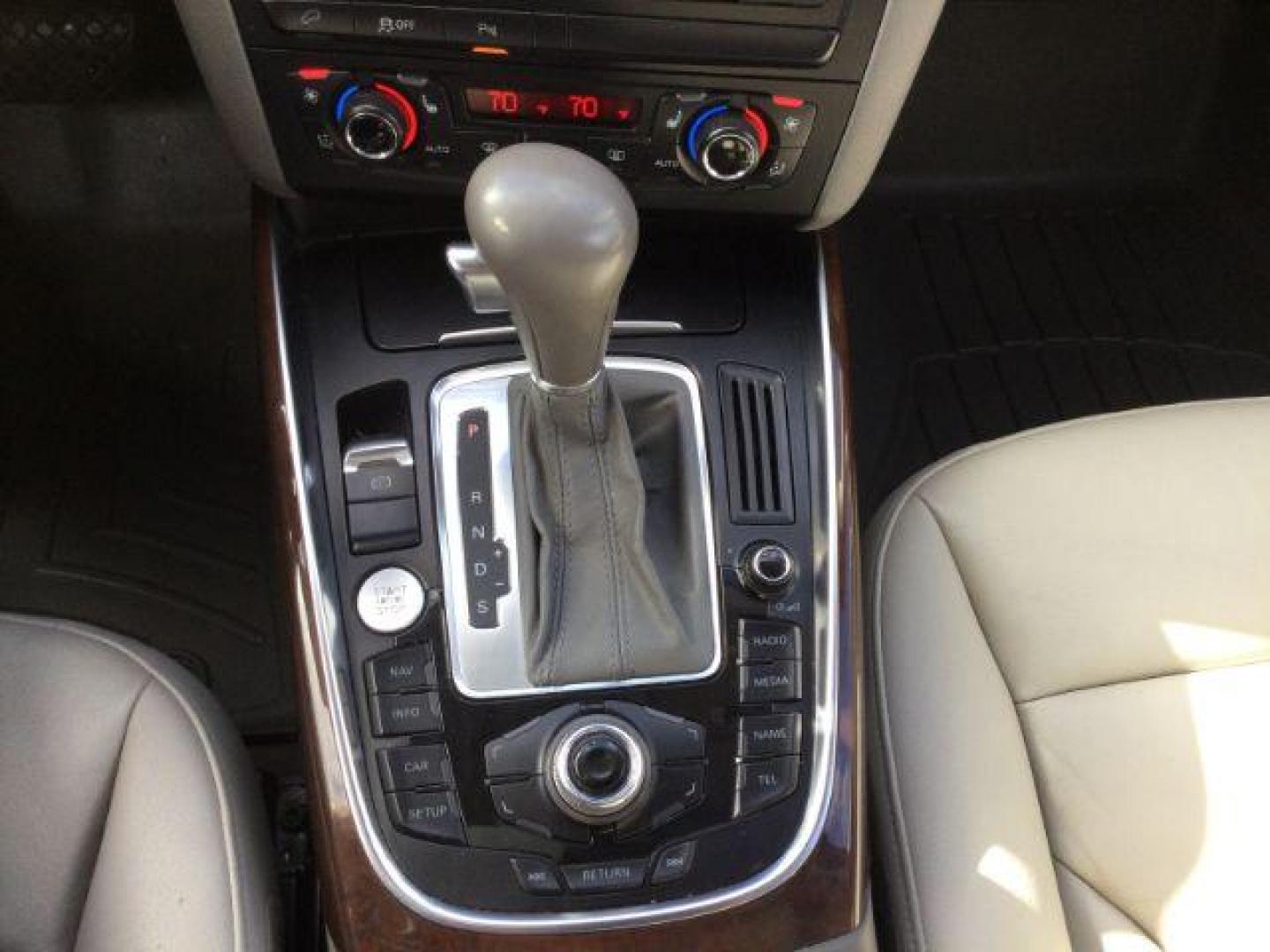 2012 Ibis White /Light Gray Audi Q5 3.2 Premium Plus (WA1DKAFP7CA) with an 3.2L V-6 gasoline direct injection engine, 6-Speed Automatic transmission, located at 1801 Main Street, Lewiston, 83501, (208) 743-9371, 46.417065, -117.004799 - Photo#16