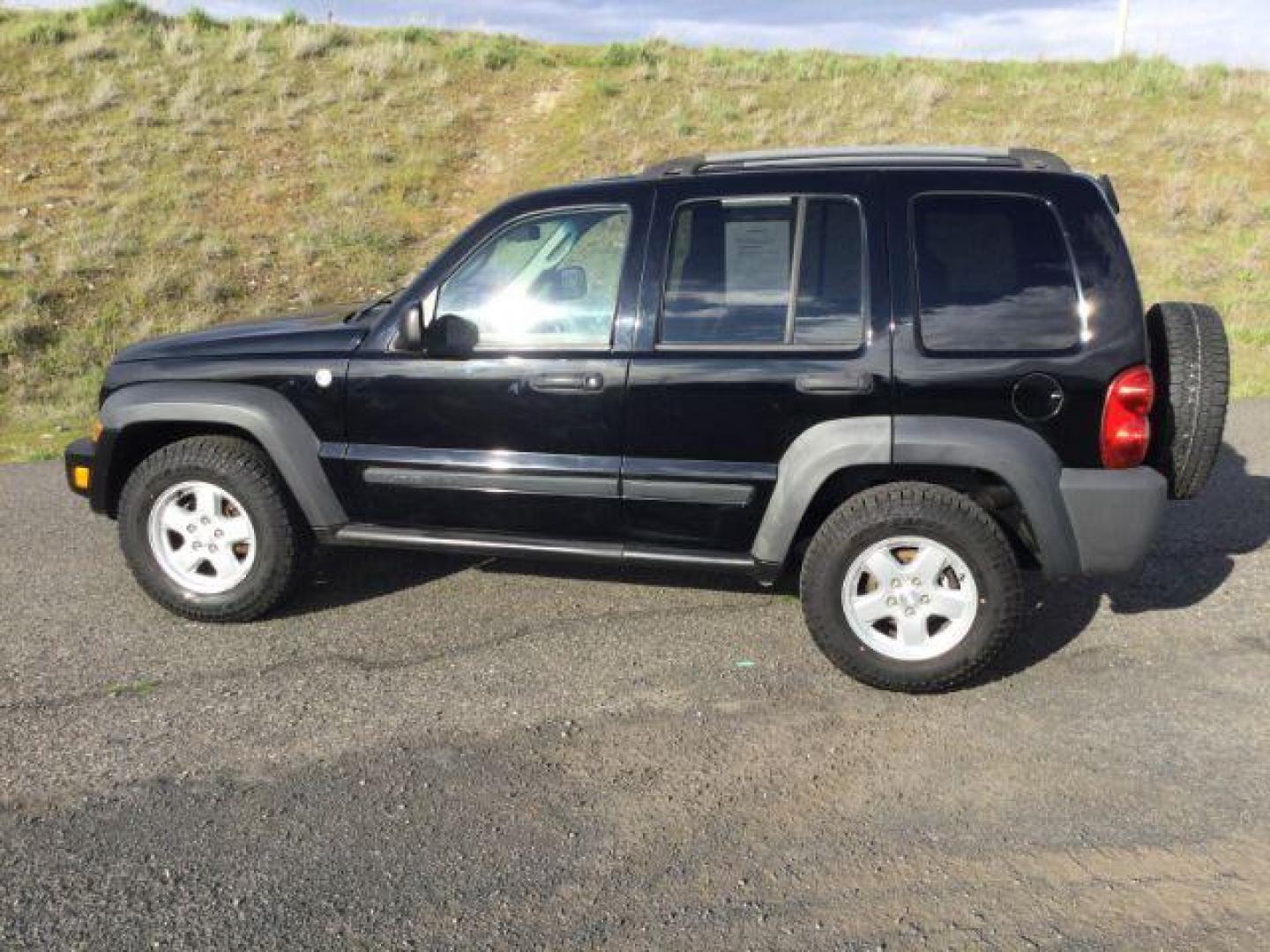 2006 Black Clearcoat /Medium Slate Gray Jeep Liberty Sport (1J4GL48K06W) with an Power Tech 3.7L V-6 regular unleaded engine, automatic transmission, located at 1801 Main Street, Lewiston, 83501, (208) 743-9371, 46.417065, -117.004799 - Photo#1