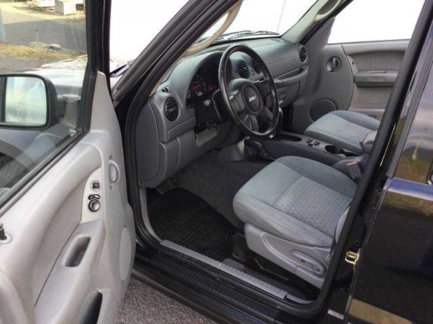 2006 Black Clearcoat /Medium Slate Gray Jeep Liberty Sport (1J4GL48K06W) with an Power Tech 3.7L V-6 regular unleaded engine, automatic transmission, located at 1801 Main Street, Lewiston, 83501, (208) 743-9371, 46.417065, -117.004799 - Photo#3