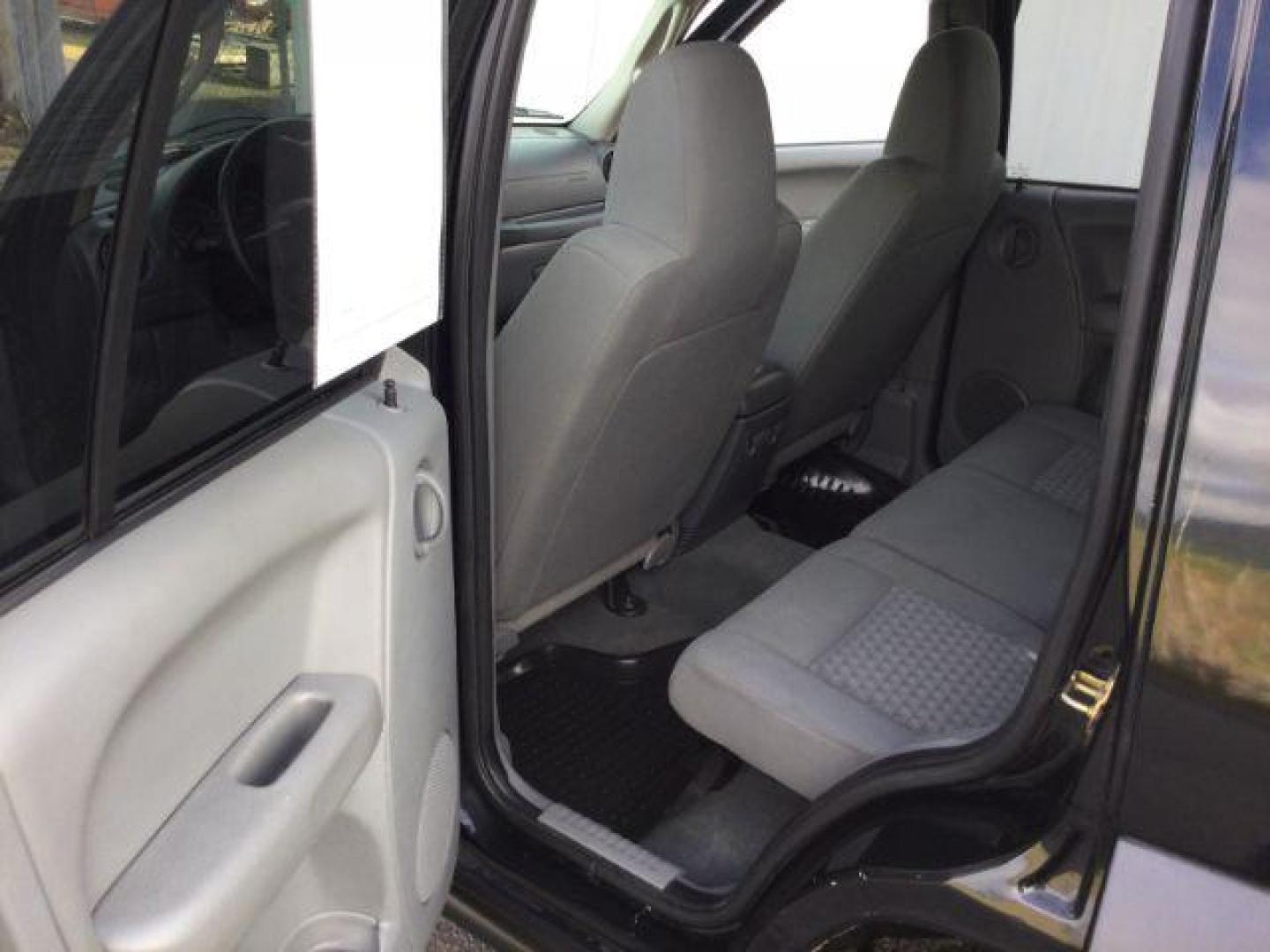 2006 Black Clearcoat /Medium Slate Gray Jeep Liberty Sport (1J4GL48K06W) with an Power Tech 3.7L V-6 regular unleaded engine, automatic transmission, located at 1801 Main Street, Lewiston, 83501, (208) 743-9371, 46.417065, -117.004799 - Photo#5