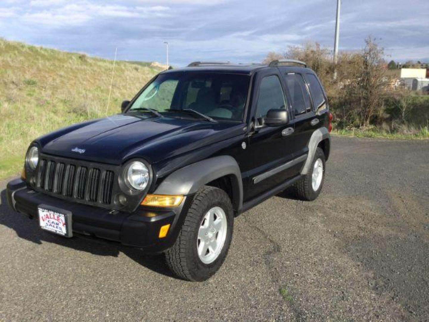 2006 Black Clearcoat /Medium Slate Gray Jeep Liberty Sport (1J4GL48K06W) with an Power Tech 3.7L V-6 regular unleaded engine, automatic transmission, located at 1801 Main Street, Lewiston, 83501, (208) 743-9371, 46.417065, -117.004799 - Photo#7