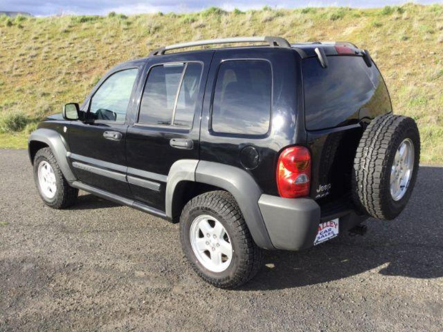 2006 Black Clearcoat /Medium Slate Gray Jeep Liberty Sport (1J4GL48K06W) with an Power Tech 3.7L V-6 regular unleaded engine, automatic transmission, located at 1801 Main Street, Lewiston, 83501, (208) 743-9371, 46.417065, -117.004799 - Photo#8