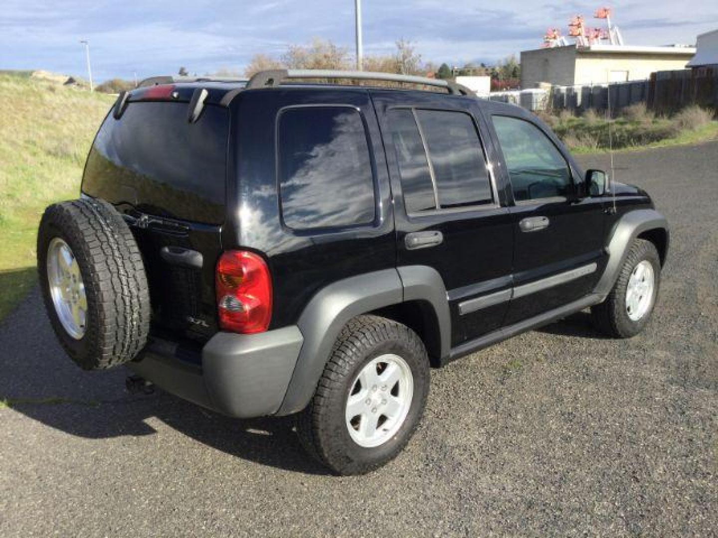 2006 Black Clearcoat /Medium Slate Gray Jeep Liberty Sport (1J4GL48K06W) with an Power Tech 3.7L V-6 regular unleaded engine, automatic transmission, located at 1801 Main Street, Lewiston, 83501, (208) 743-9371, 46.417065, -117.004799 - Photo#9