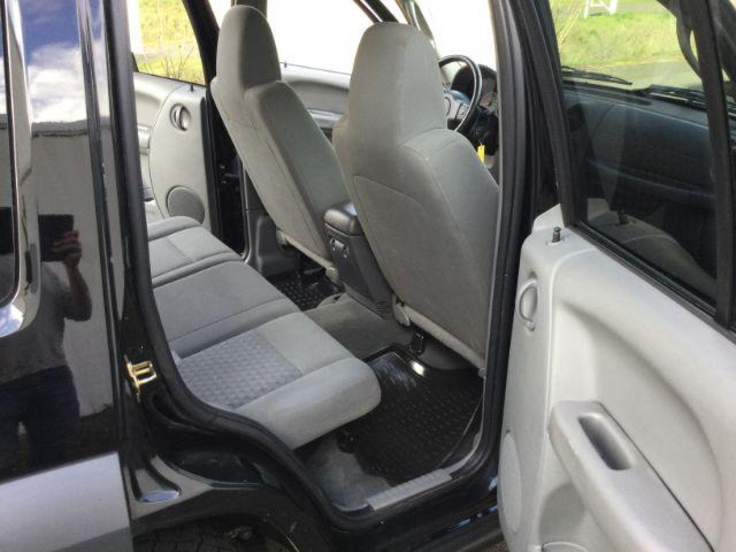 2006 Black Clearcoat /Medium Slate Gray Jeep Liberty Sport (1J4GL48K06W) with an Power Tech 3.7L V-6 regular unleaded engine, automatic transmission, located at 1801 Main Street, Lewiston, 83501, (208) 743-9371, 46.417065, -117.004799 - Photo#14